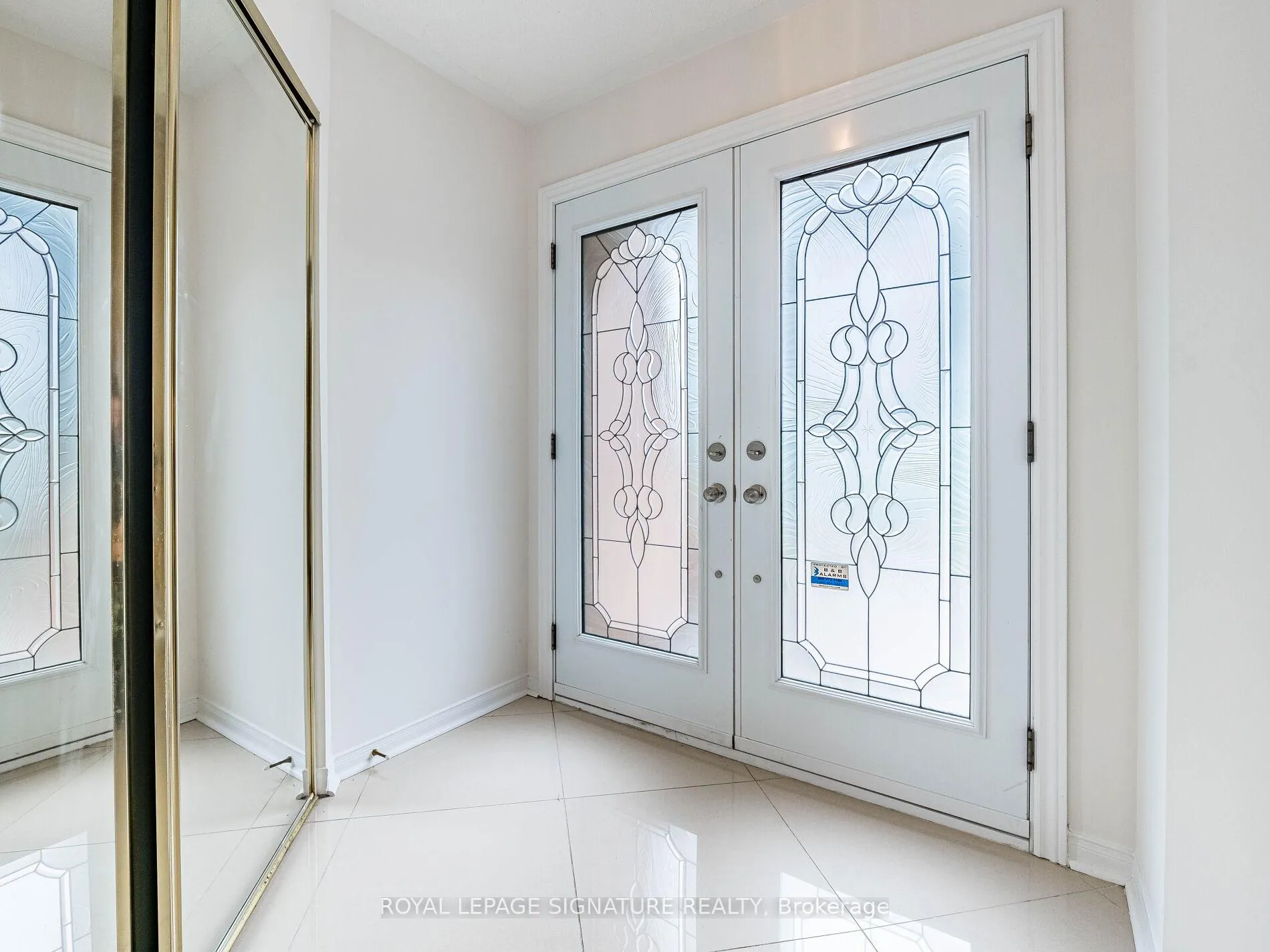 Photo 5 of 86 Valonia Drive, Brampton, Brampton North — HOMEH