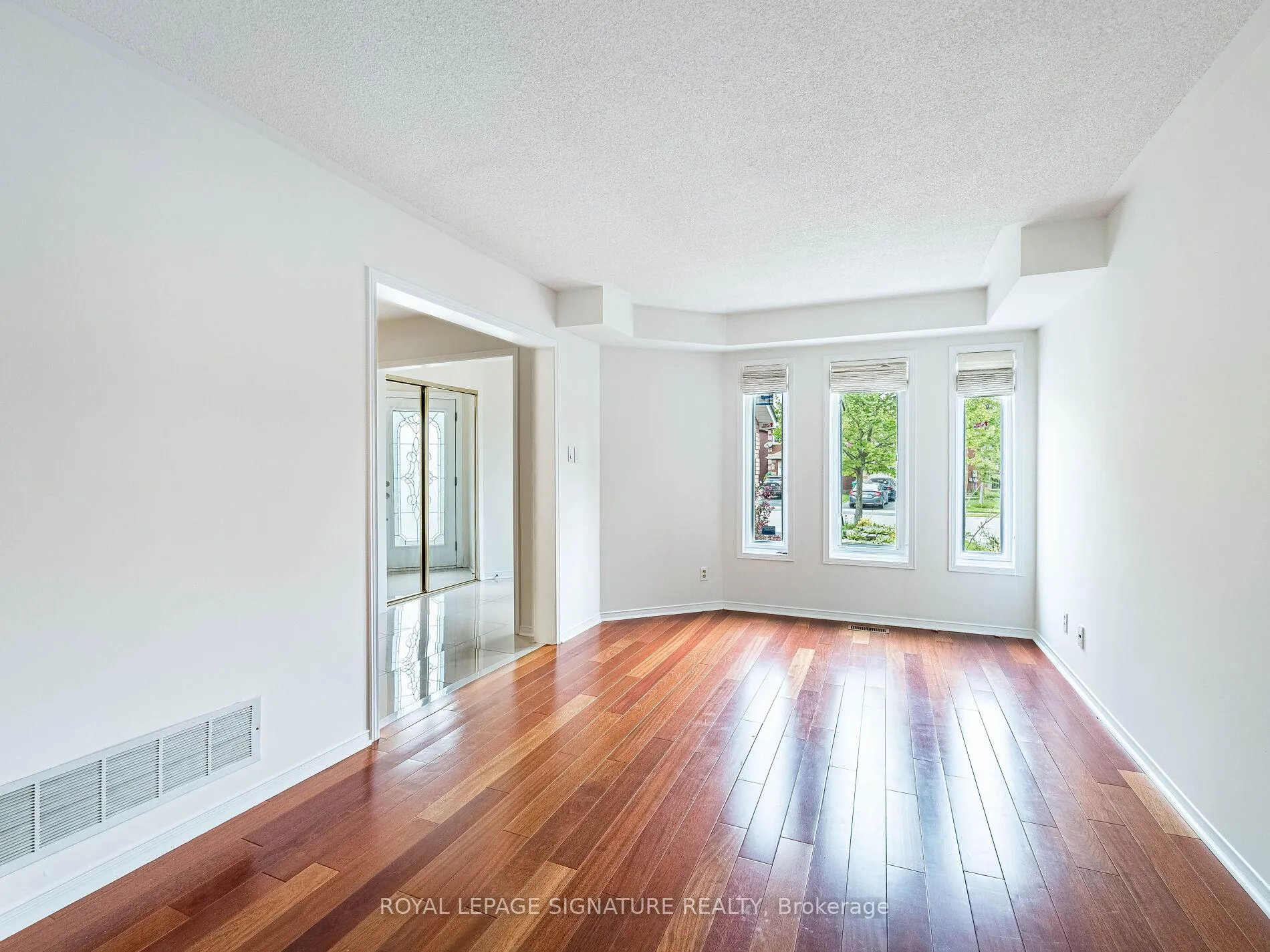 Photo 9 of 86 Valonia Drive, Brampton, Brampton North — HOMEH