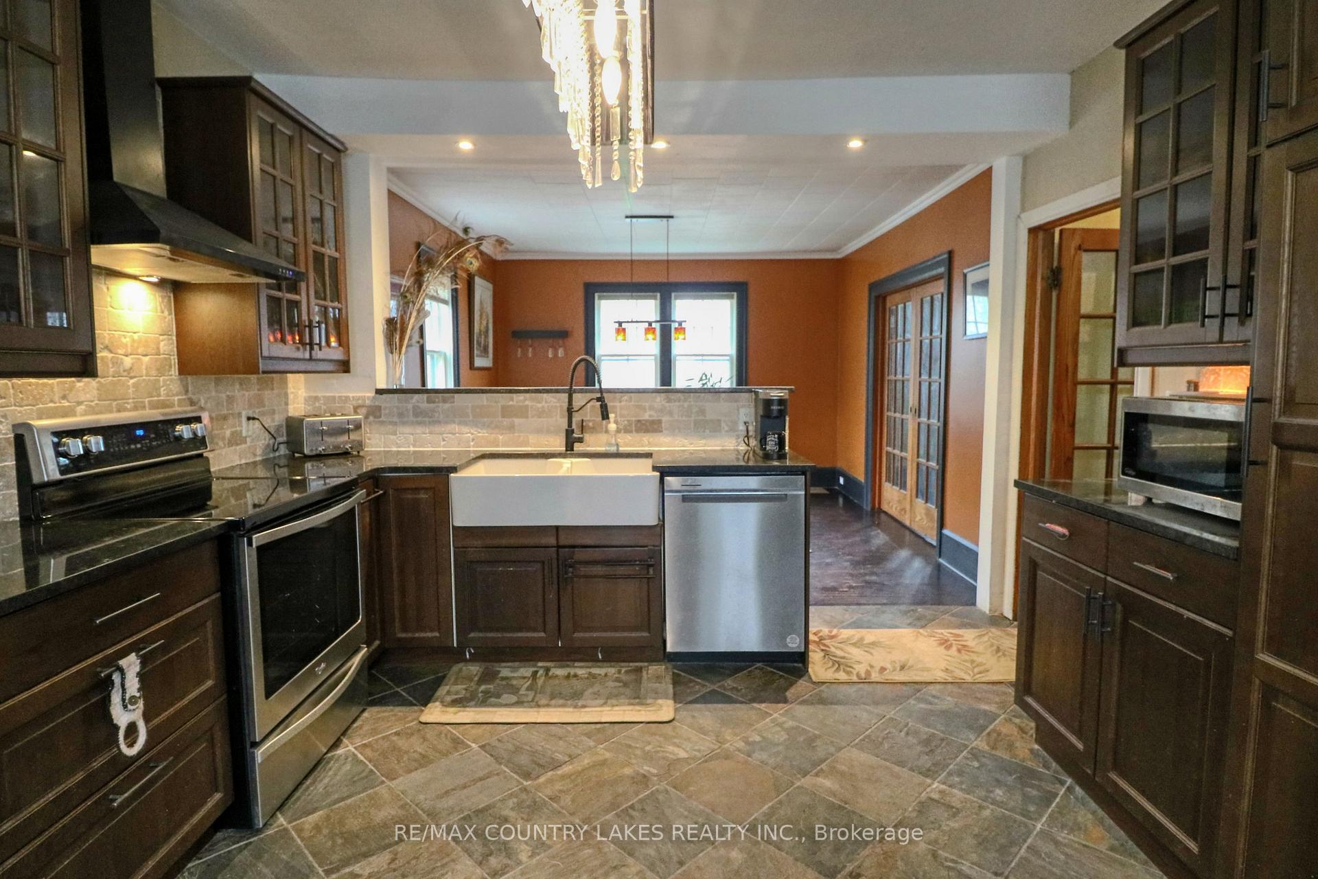 Photo 4 of 483 Simcoe Street, Brock, Beaverton — HOMEH