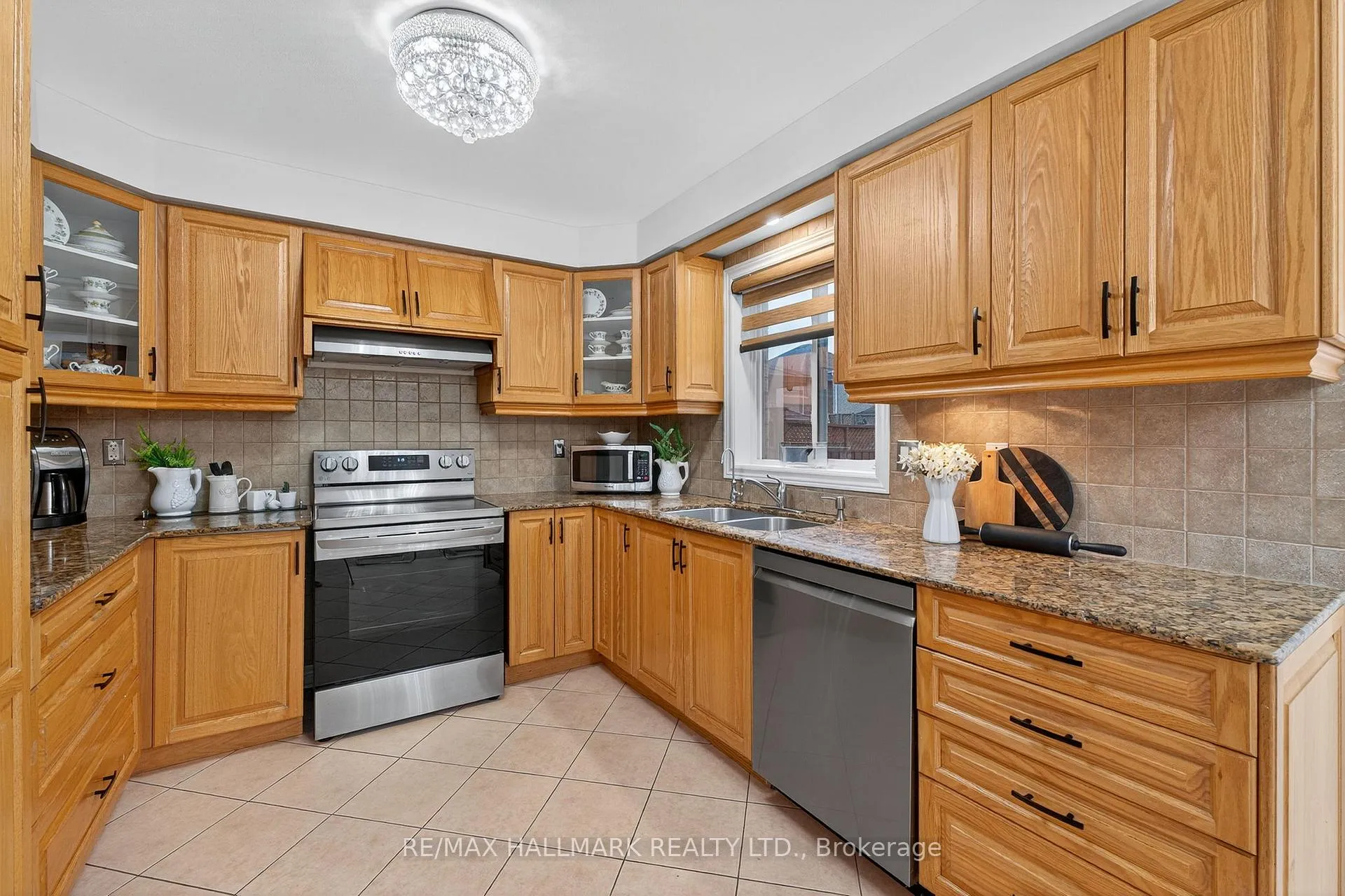 Photo 13 of 185 Harvest Moon Drive, Caledon, Bolton West — HOMEH