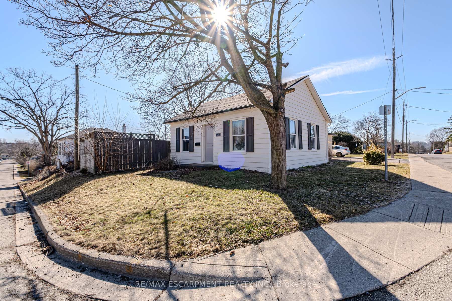 Photo 1 of 37 Queen Street, Brant, Paris — HOMEH