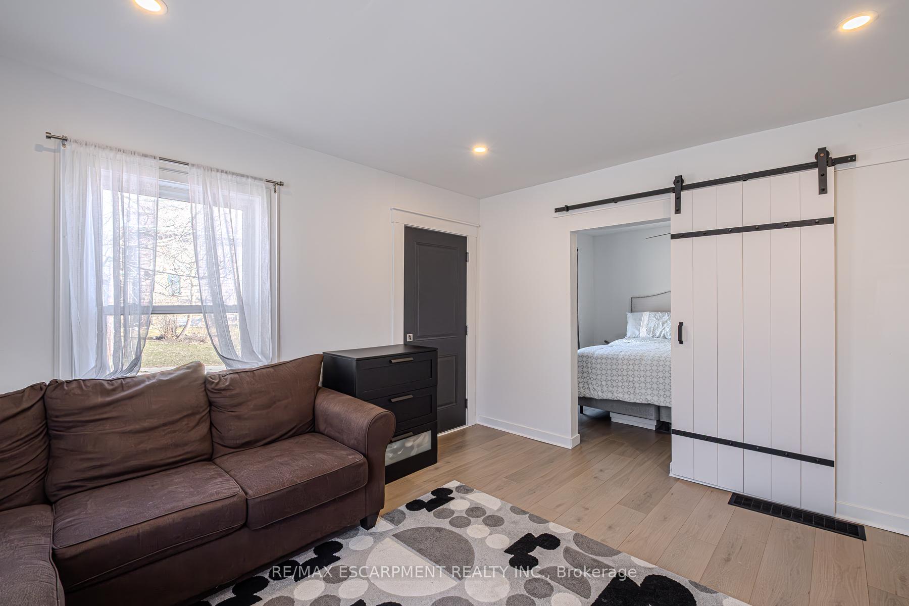 Photo 11 of 37 Queen Street, Brant, Paris — HOMEH