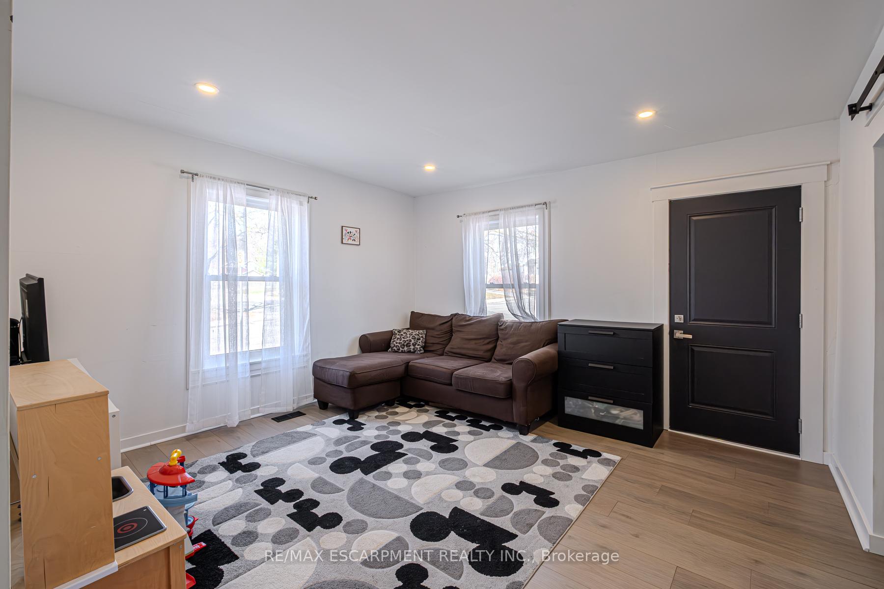 Photo 12 of 37 Queen Street, Brant, Paris — HOMEH