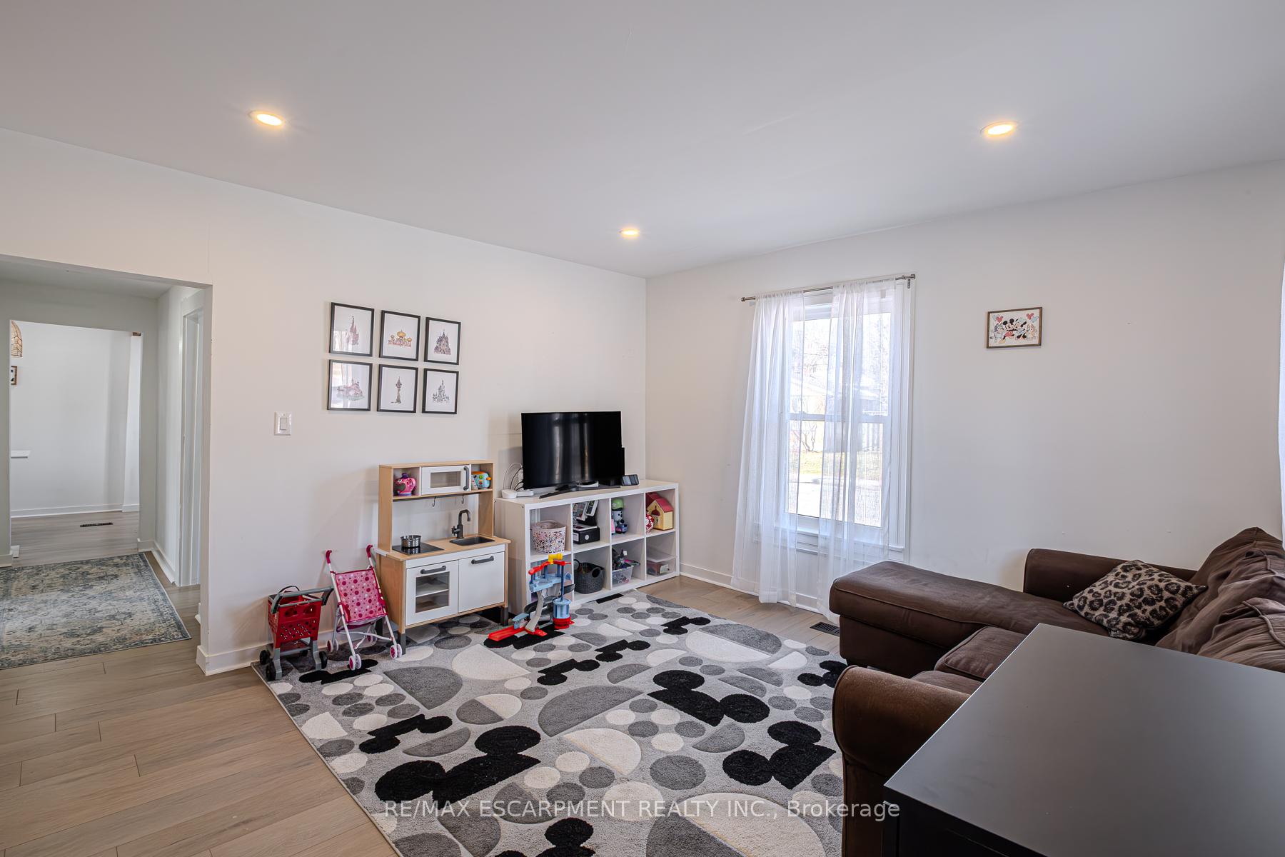 Photo 13 of 37 Queen Street, Brant, Paris — HOMEH