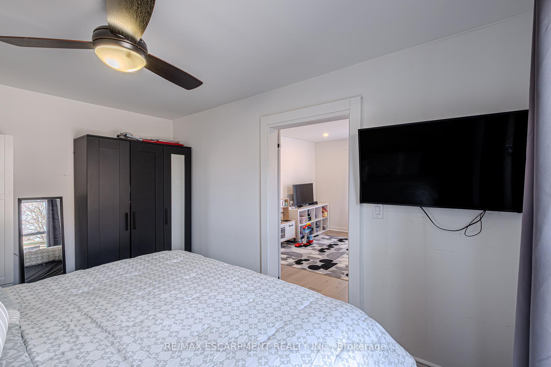 Photo 15 of 37 Queen Street, Brant, Paris — HOMEH