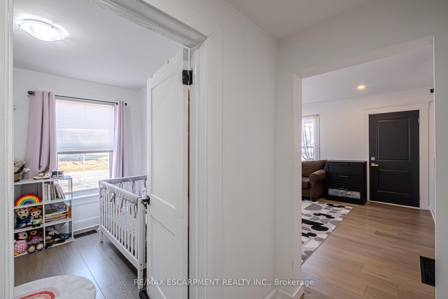 Photo 16 of 37 Queen Street, Brant, Paris — HOMEH