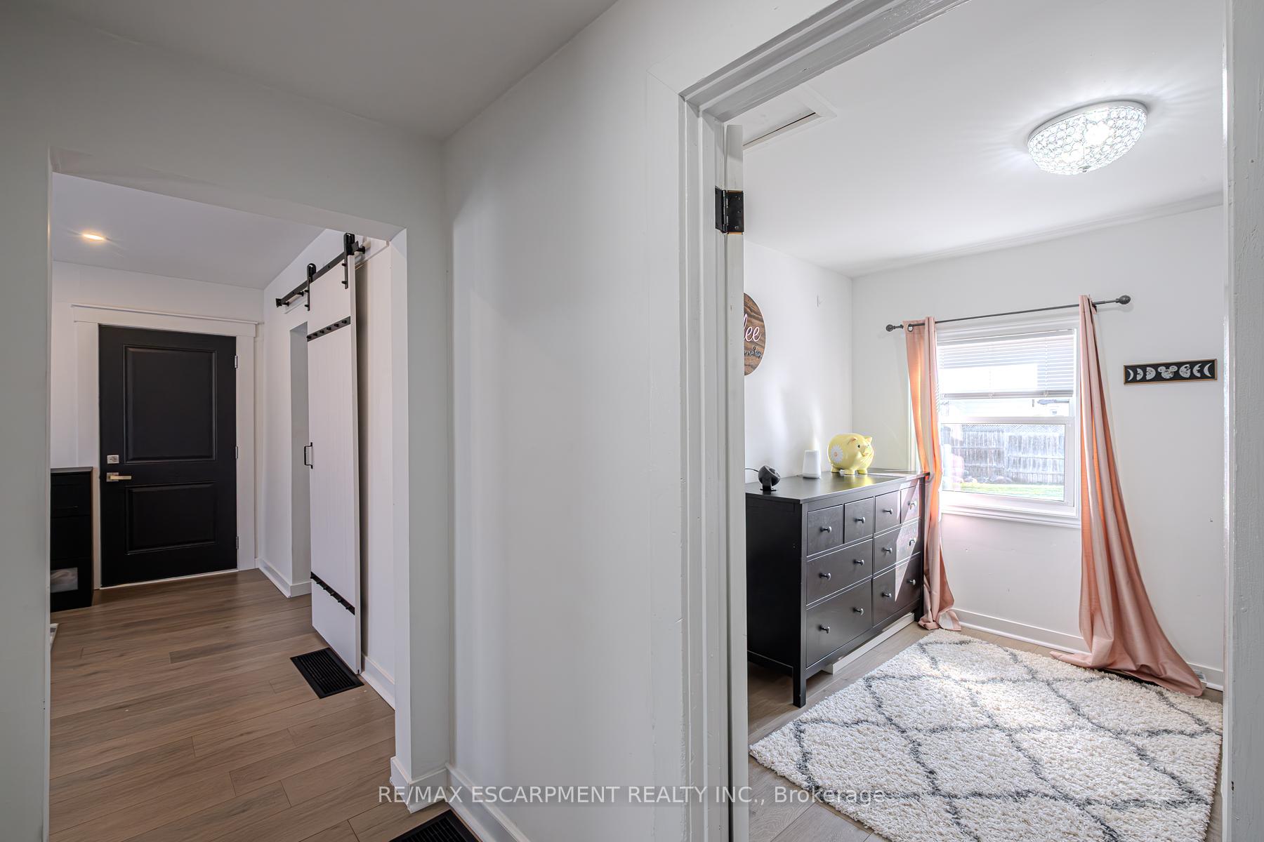 Photo 21 of 37 Queen Street, Brant, Paris — HOMEH