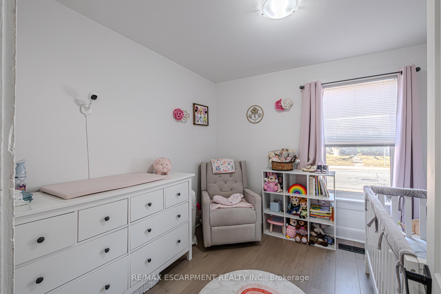 Photo 18 of 37 Queen Street, Brant, Paris — HOMEH