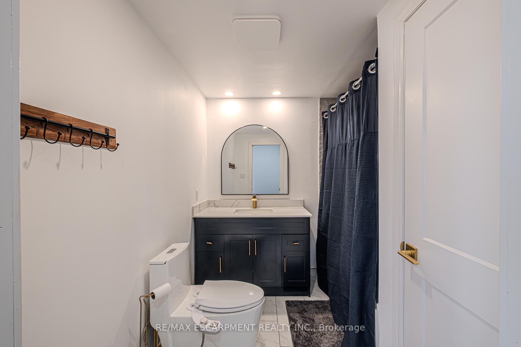 Photo 24 of 37 Queen Street, Brant, Paris — HOMEH