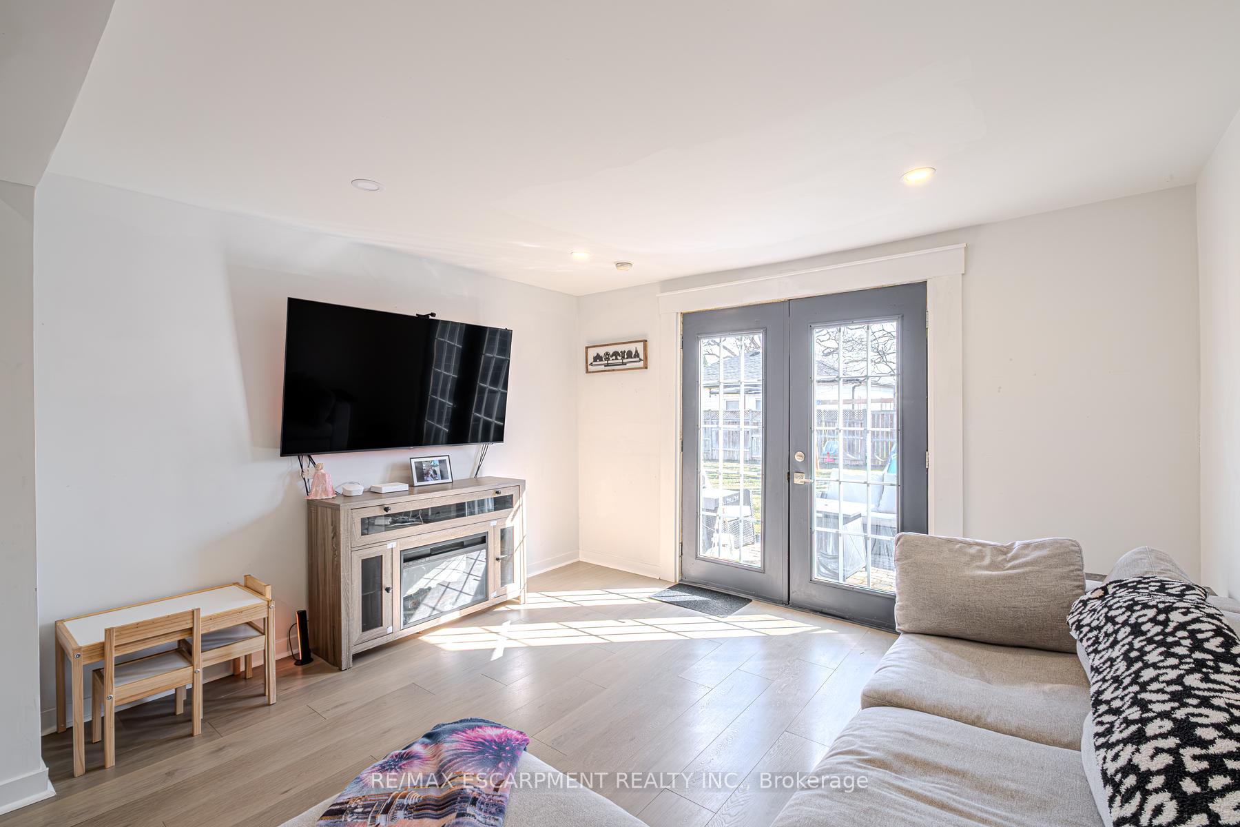 Photo 32 of 37 Queen Street, Brant, Paris — HOMEH