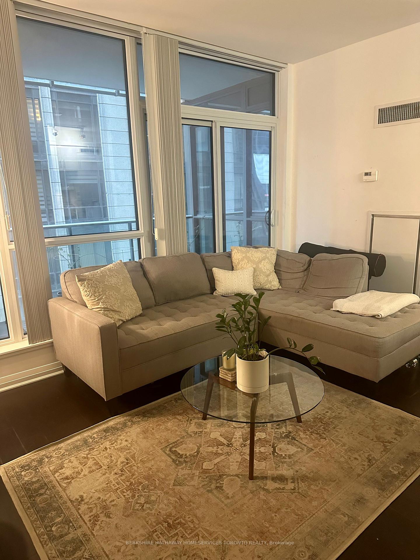 Photo 4 of Unit 1206, 8 Mercer Street, Toronto, Waterfront Communities — HOMEH