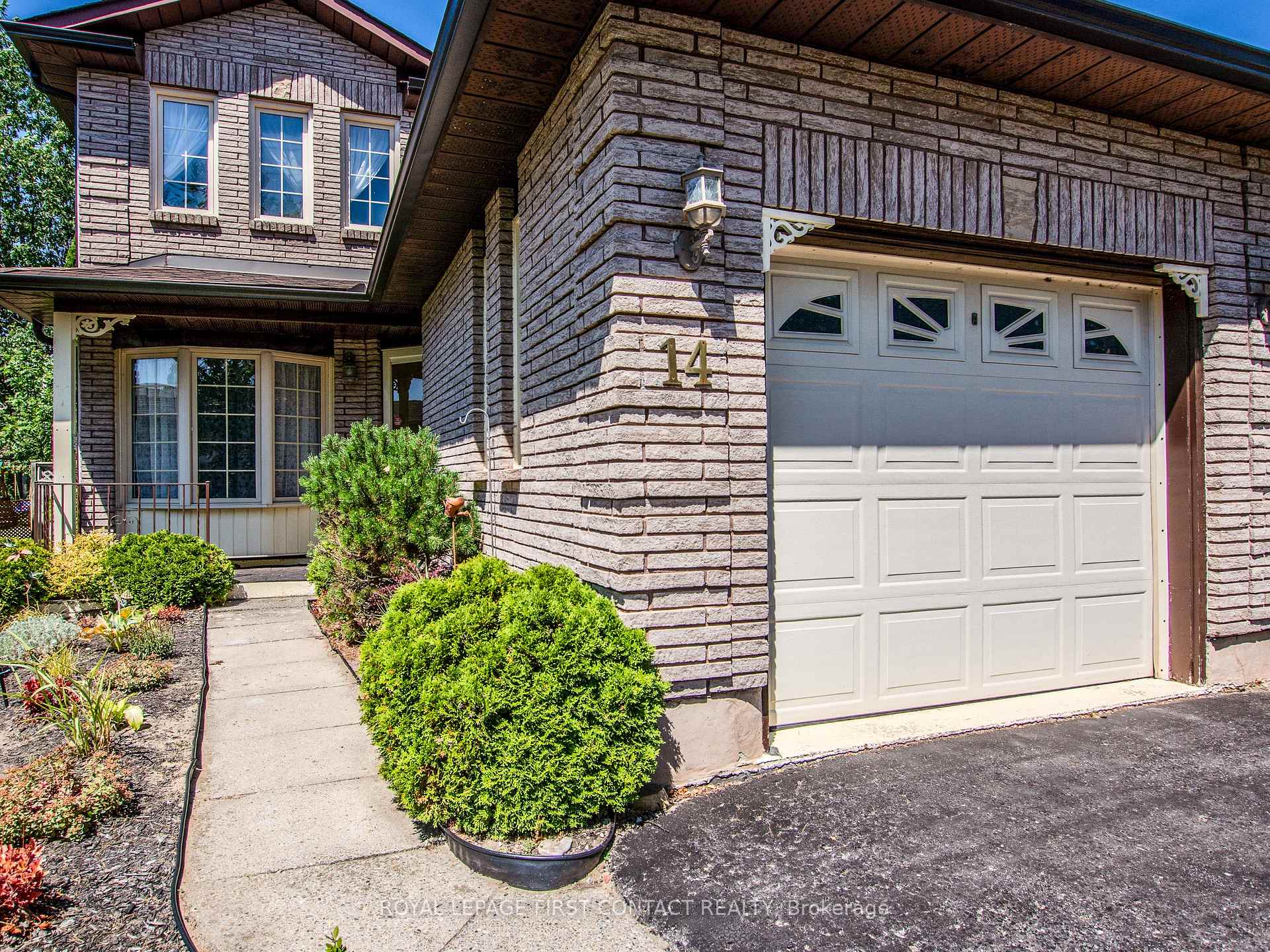 Photo 4 of 14 Carr Drive, Barrie, Letitia Heights — HOMEH