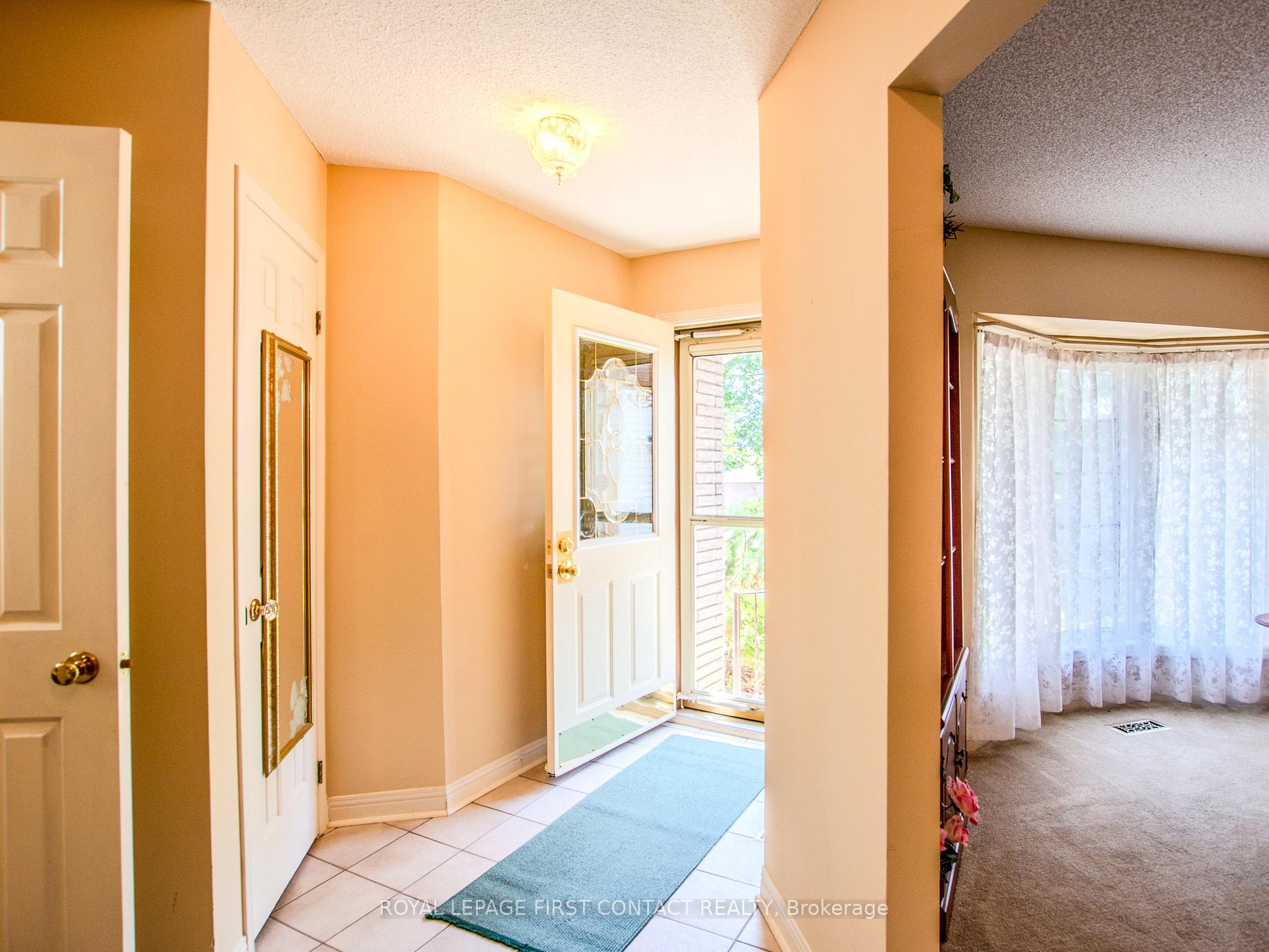 Photo 3 of 14 Carr Drive, Barrie, Letitia Heights — HOMEH