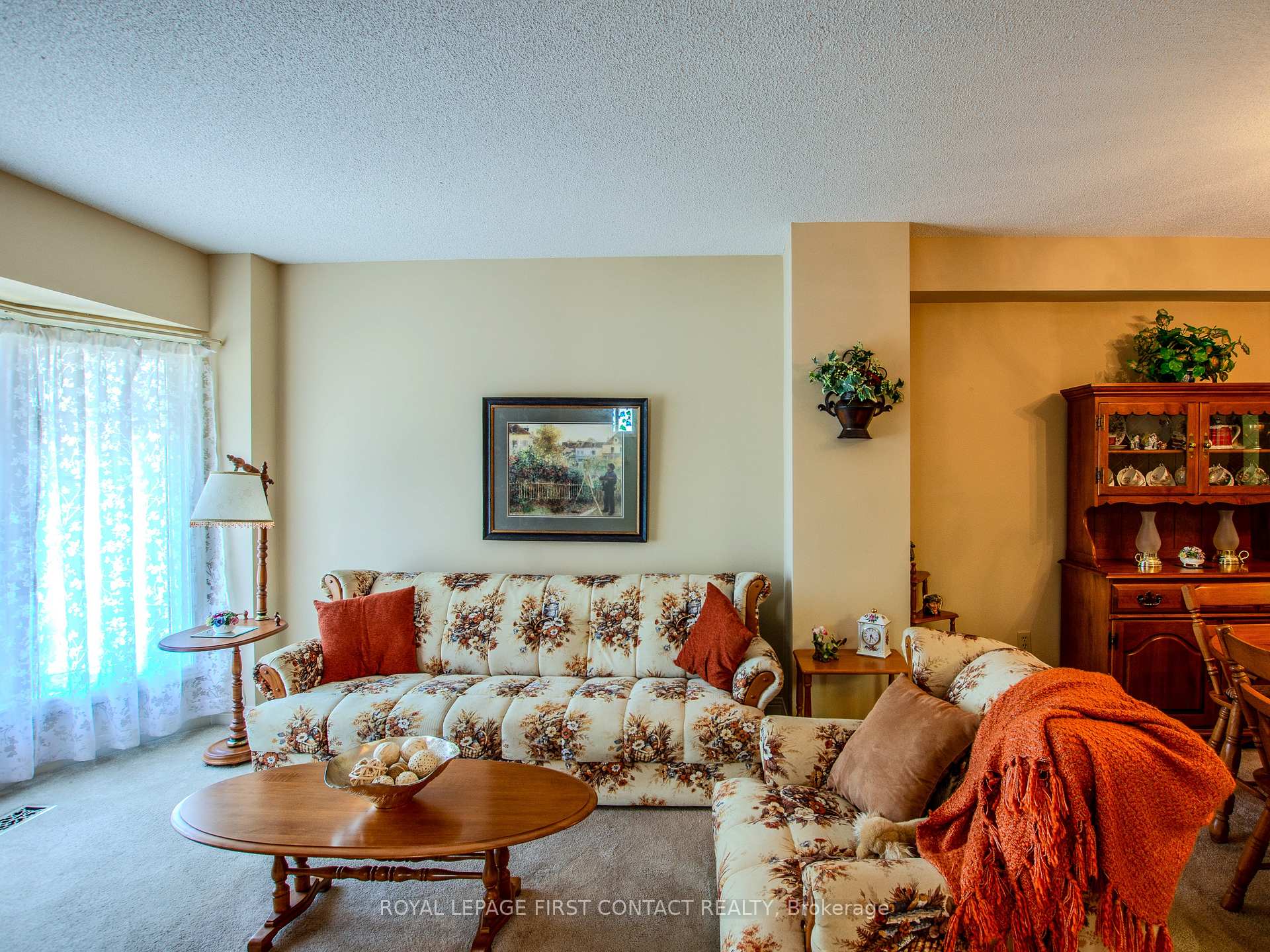 Photo 5 of 14 Carr Drive, Barrie, Letitia Heights — HOMEH