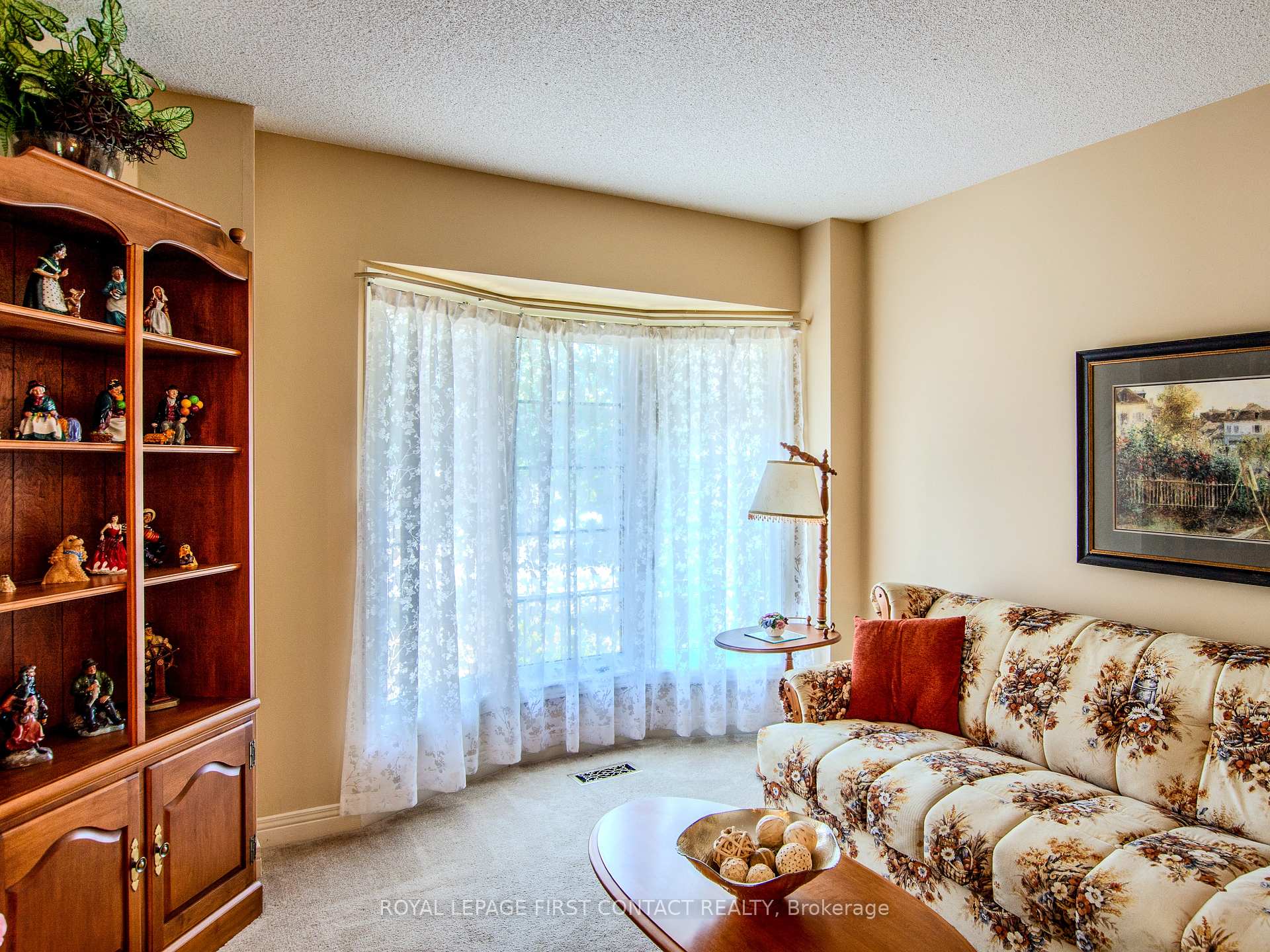 Photo 6 of 14 Carr Drive, Barrie, Letitia Heights — HOMEH