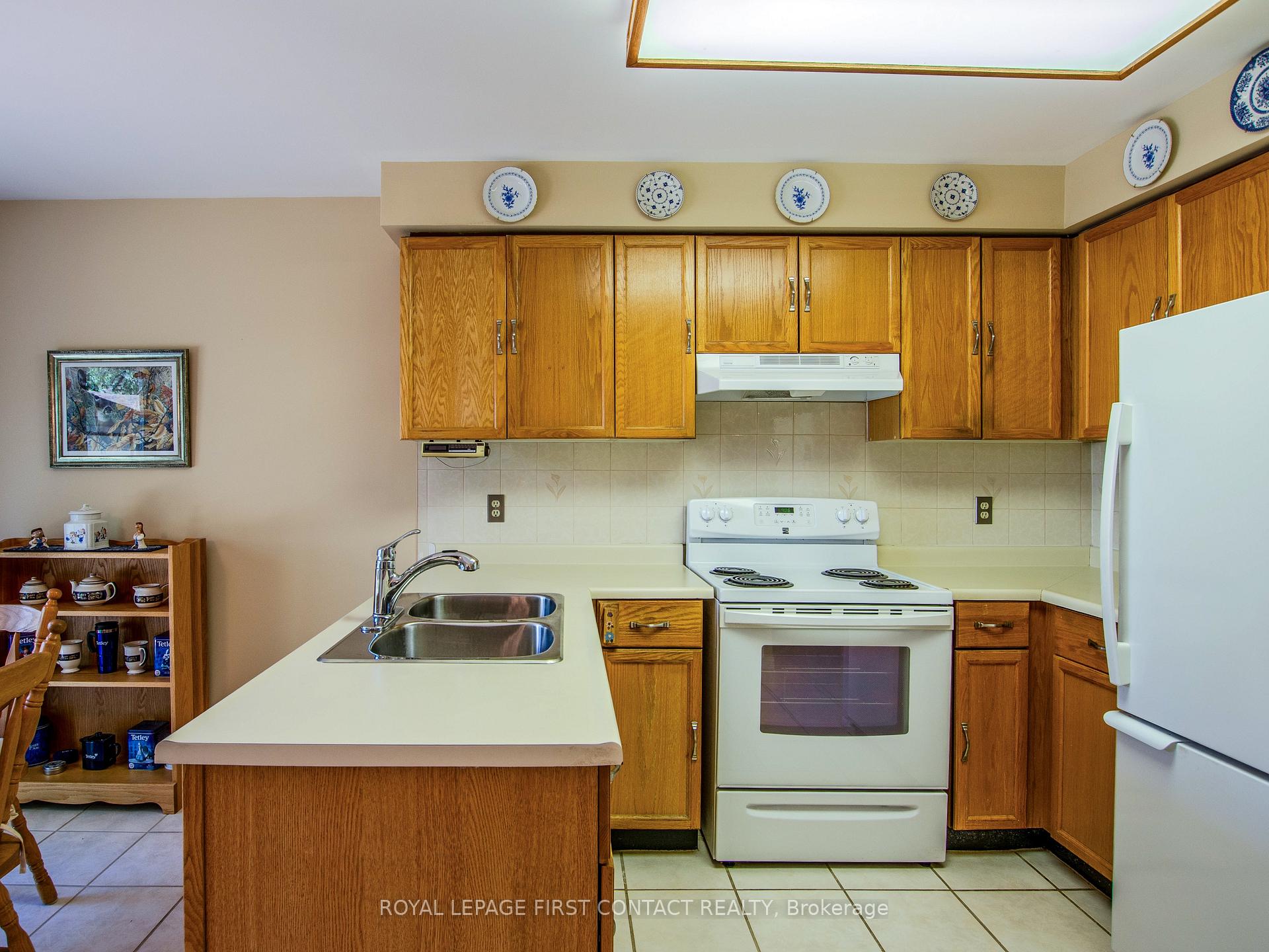 Photo 9 of 14 Carr Drive, Barrie, Letitia Heights — HOMEH