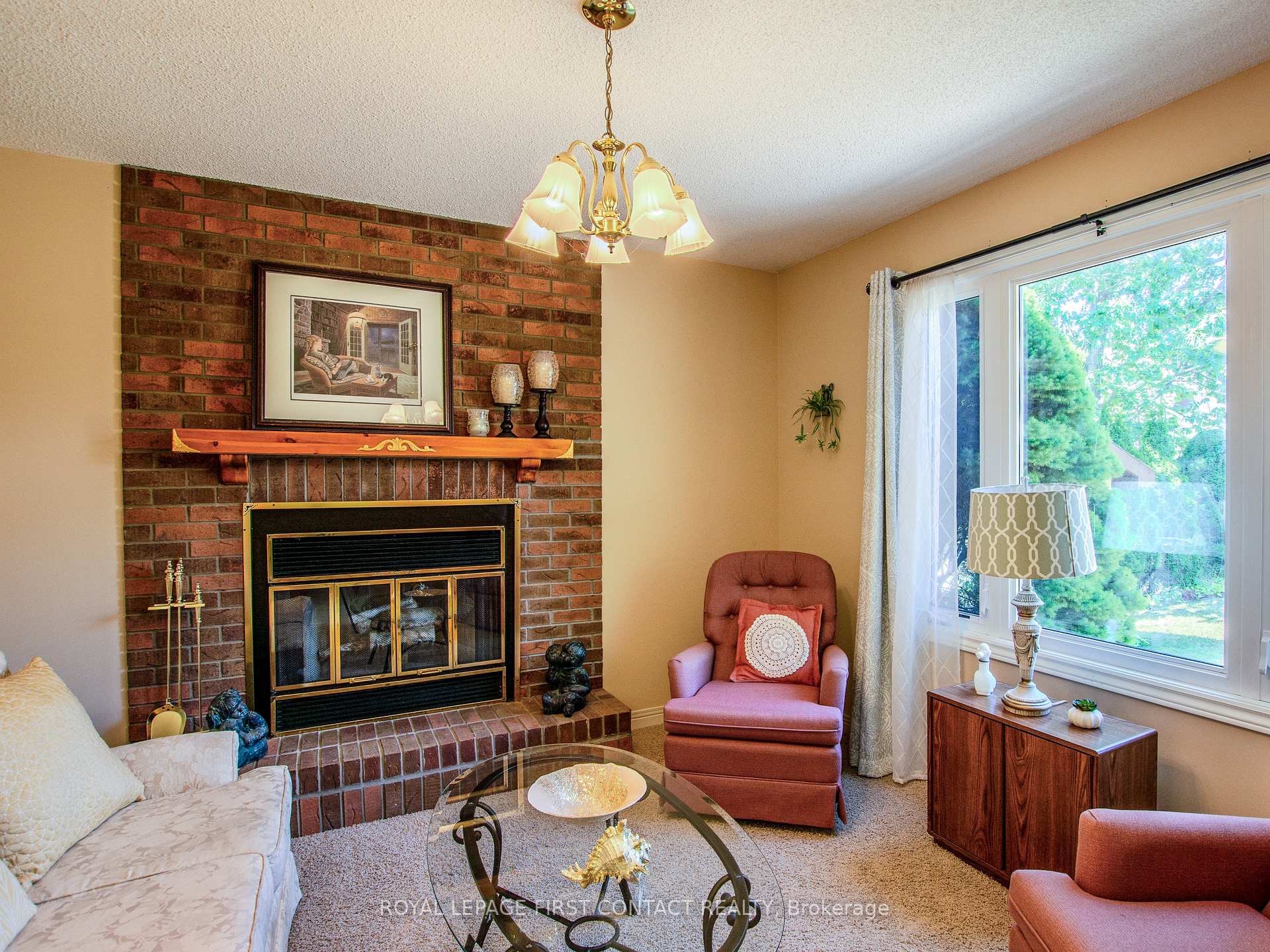 Photo 11 of 14 Carr Drive, Barrie, Letitia Heights — HOMEH