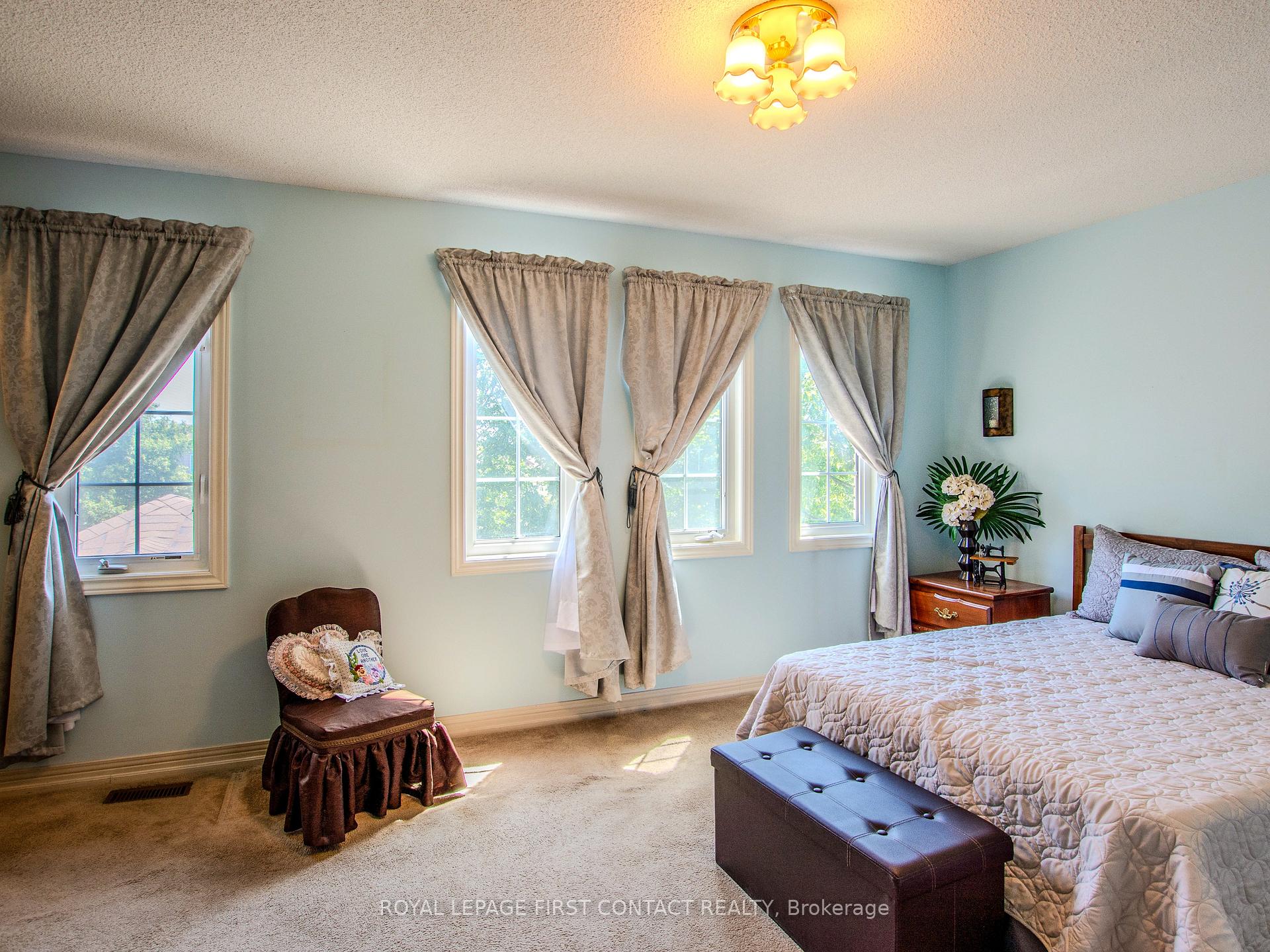 Photo 12 of 14 Carr Drive, Barrie, Letitia Heights — HOMEH