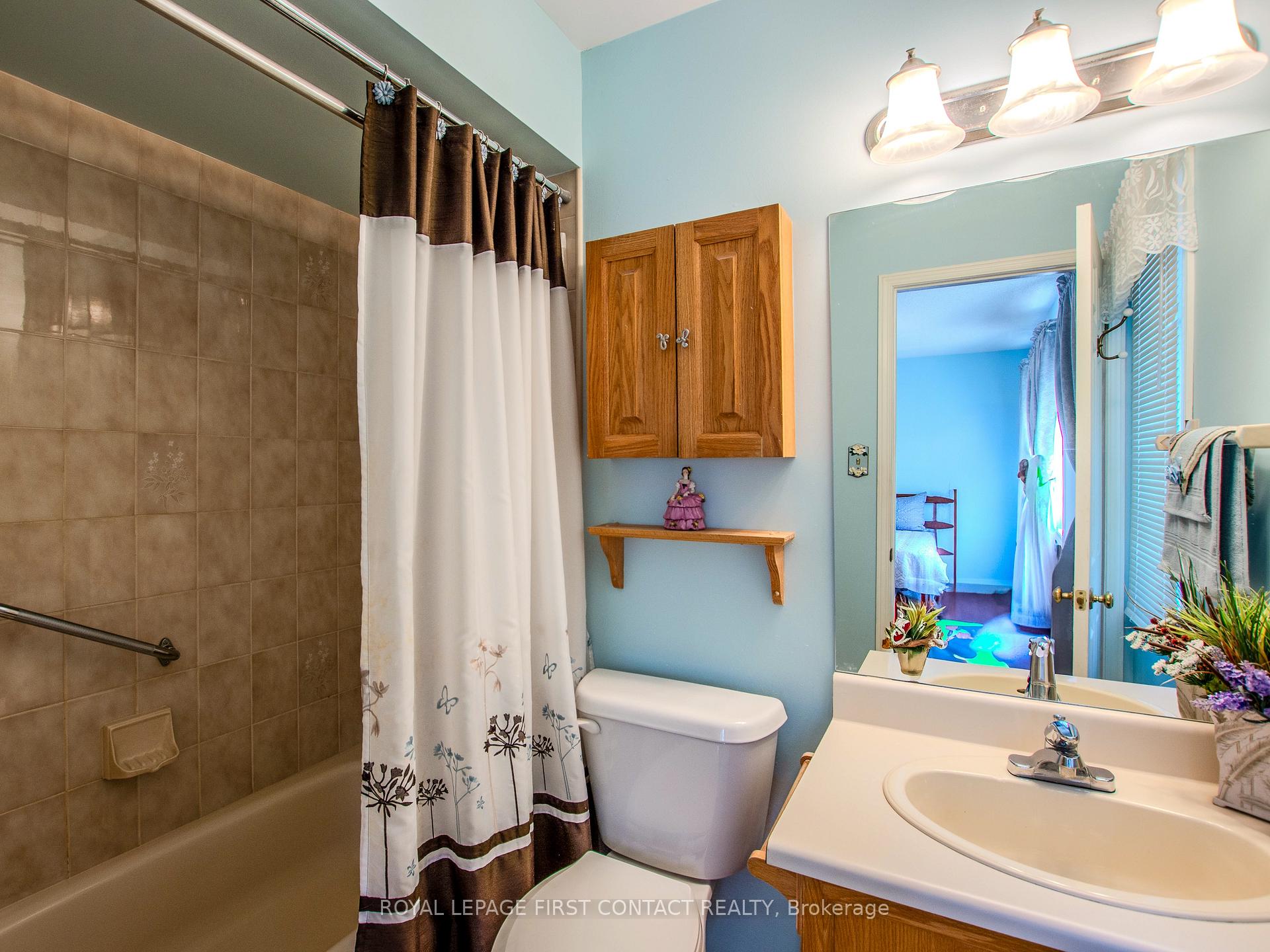 Photo 16 of 14 Carr Drive, Barrie, Letitia Heights — HOMEH