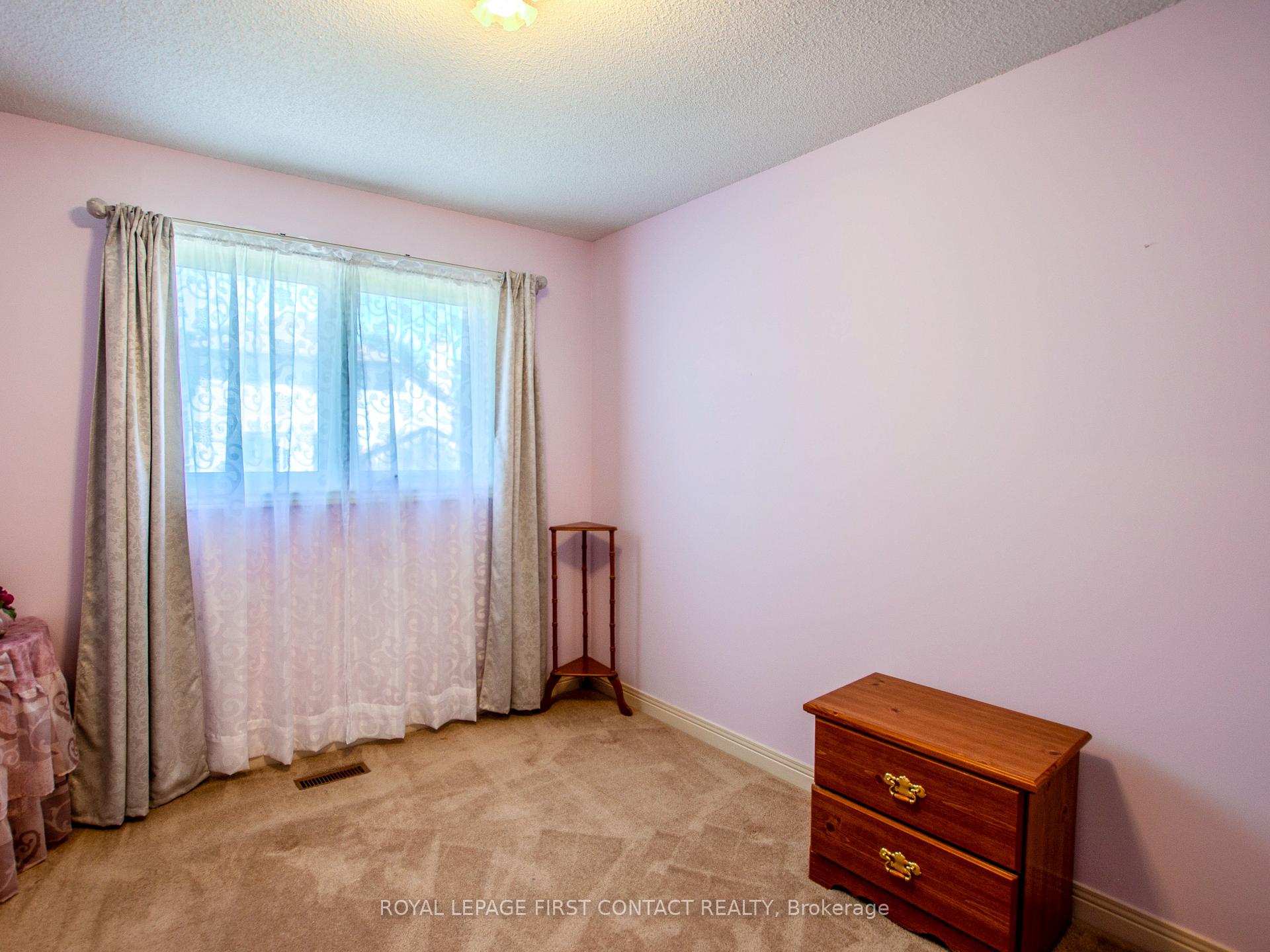 Photo 17 of 14 Carr Drive, Barrie, Letitia Heights — HOMEH