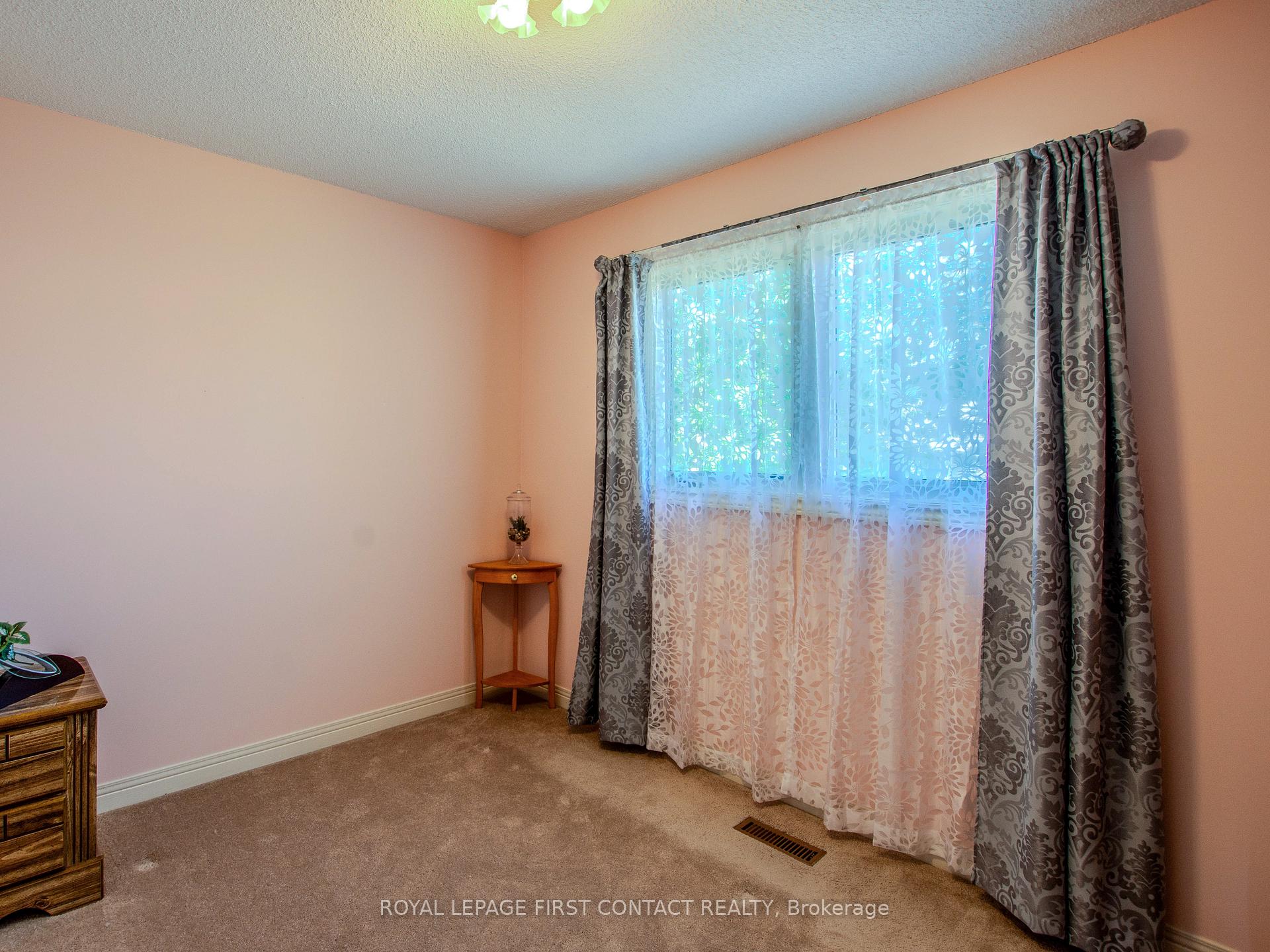 Photo 21 of 14 Carr Drive, Barrie, Letitia Heights — HOMEH