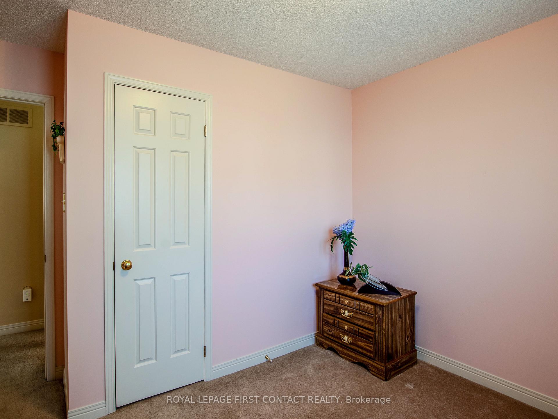 Photo 19 of 14 Carr Drive, Barrie, Letitia Heights — HOMEH