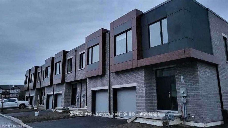 Front of Unit 5, 416 Dundas Street S