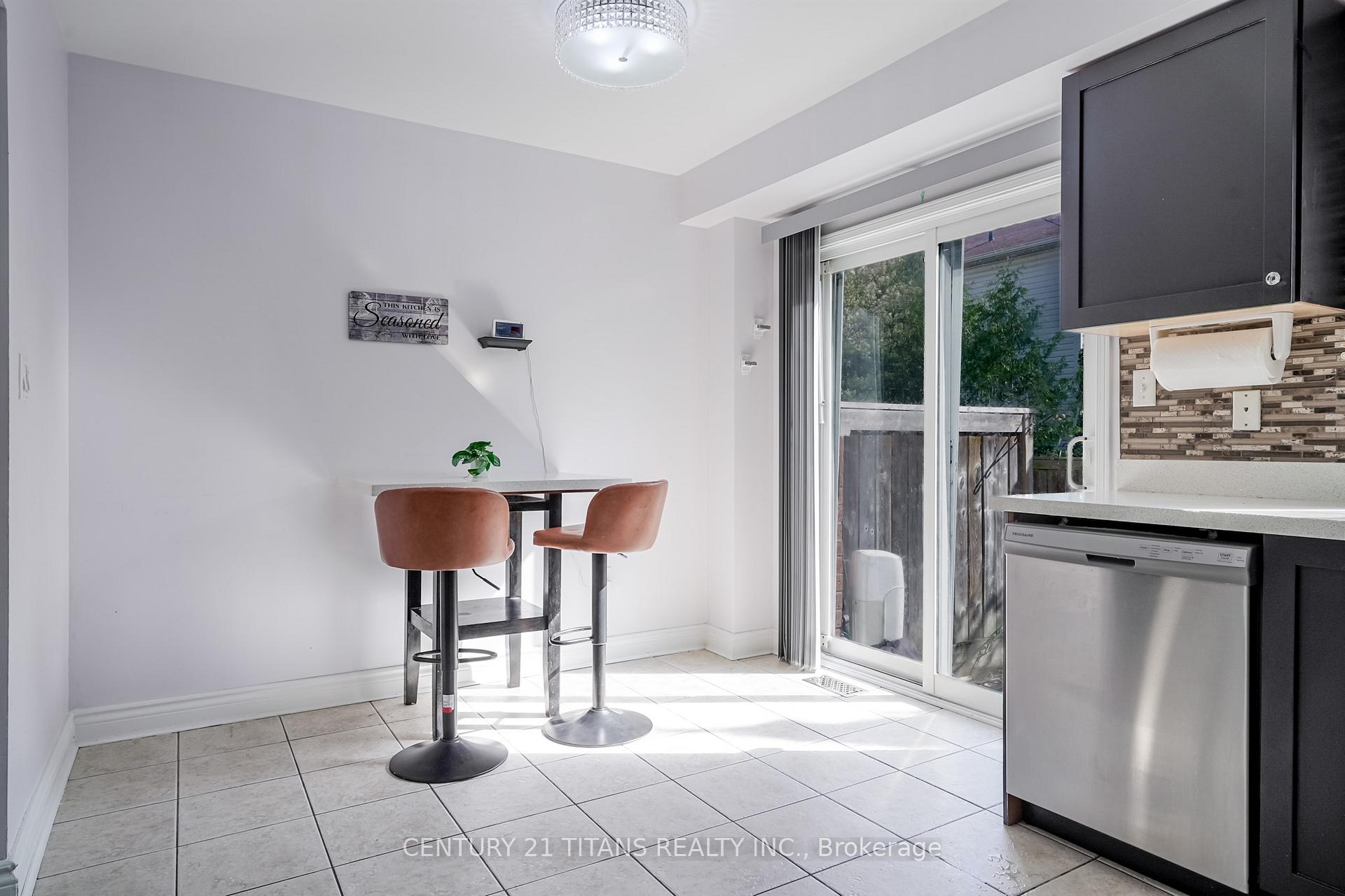 Photo 21 of 11 Ventura Lane, Ajax, Central — HOMEH