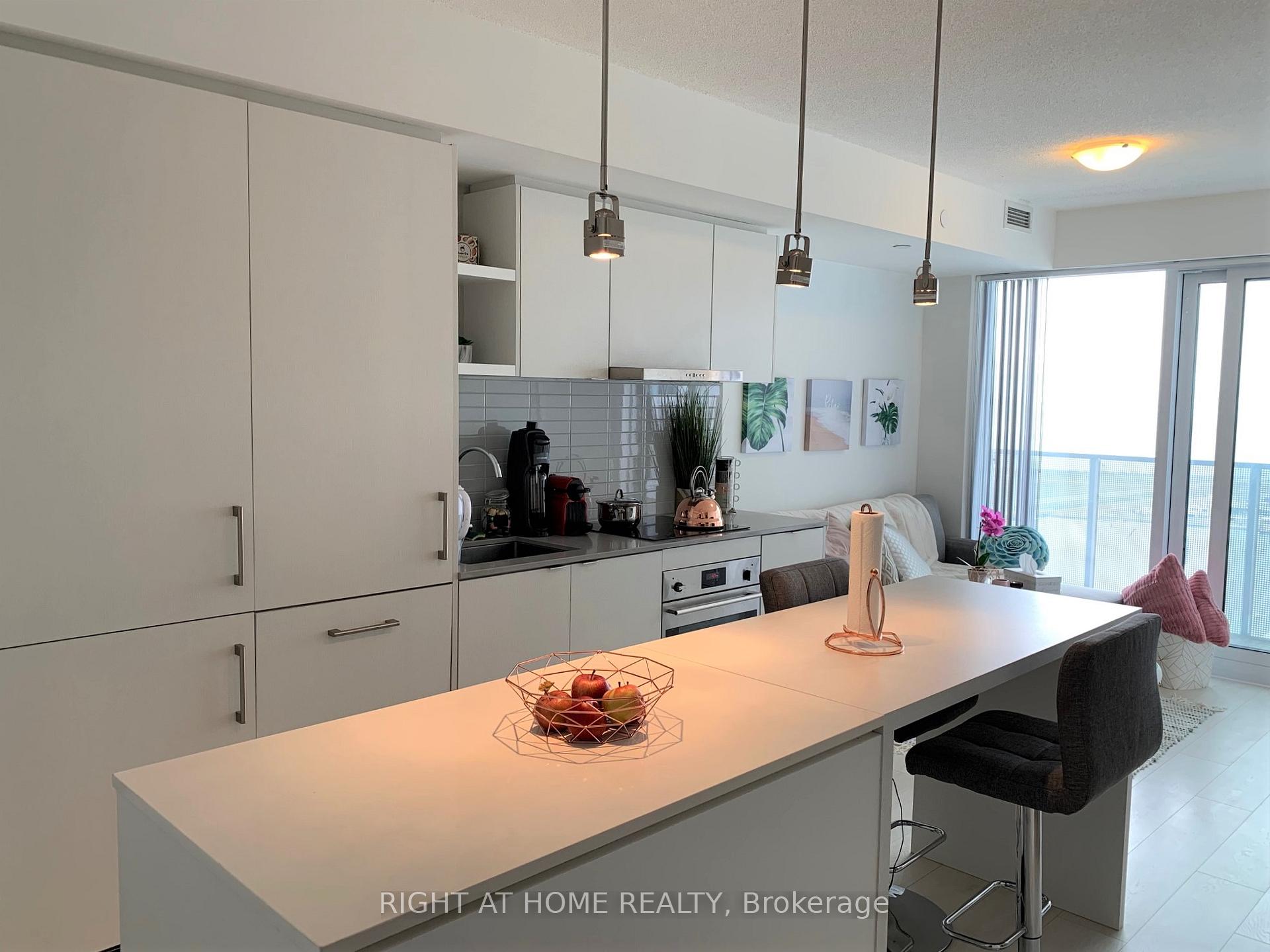 Photo 8 of Unit 5801, 88 Harbour Street, Toronto, Waterfront Communities — HOMEH
