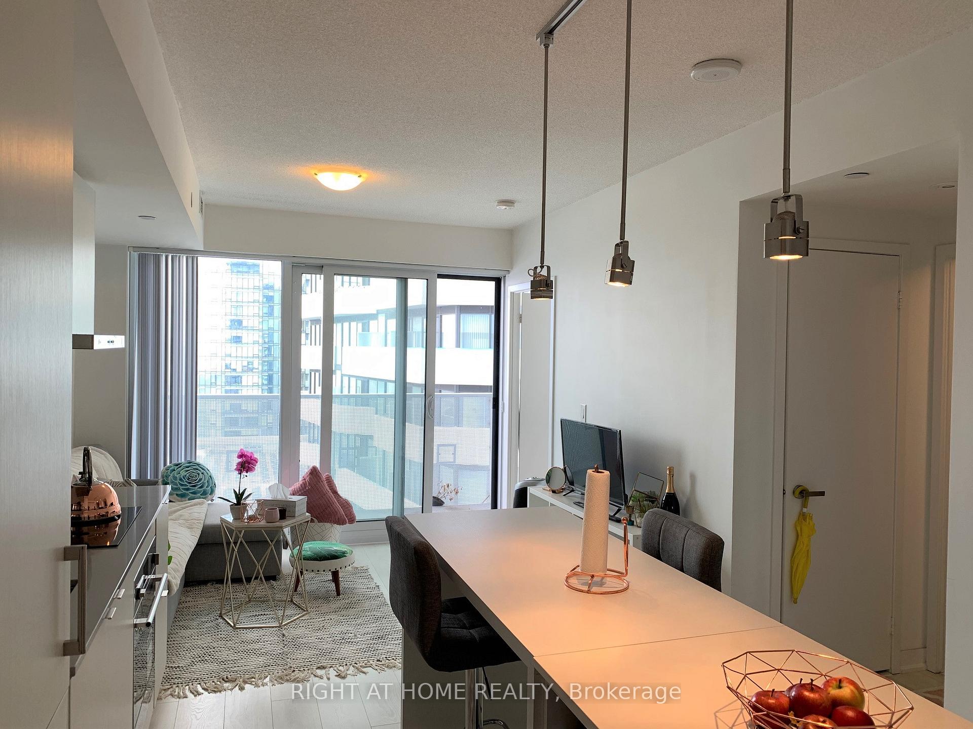 Photo 10 of Unit 5801, 88 Harbour Street, Toronto, Waterfront Communities — HOMEH