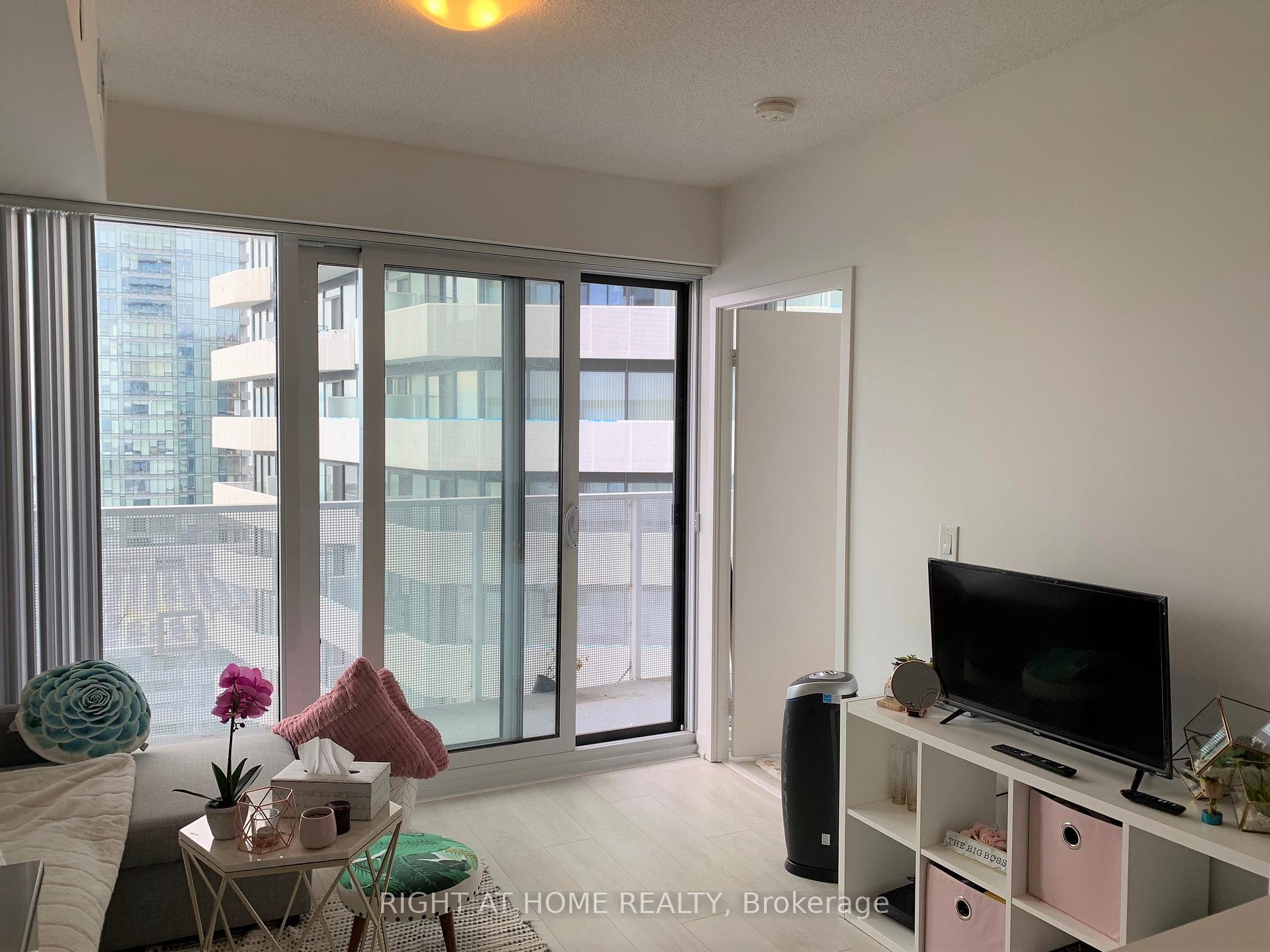 Photo 11 of Unit 5801, 88 Harbour Street, Toronto, Waterfront Communities — HOMEH