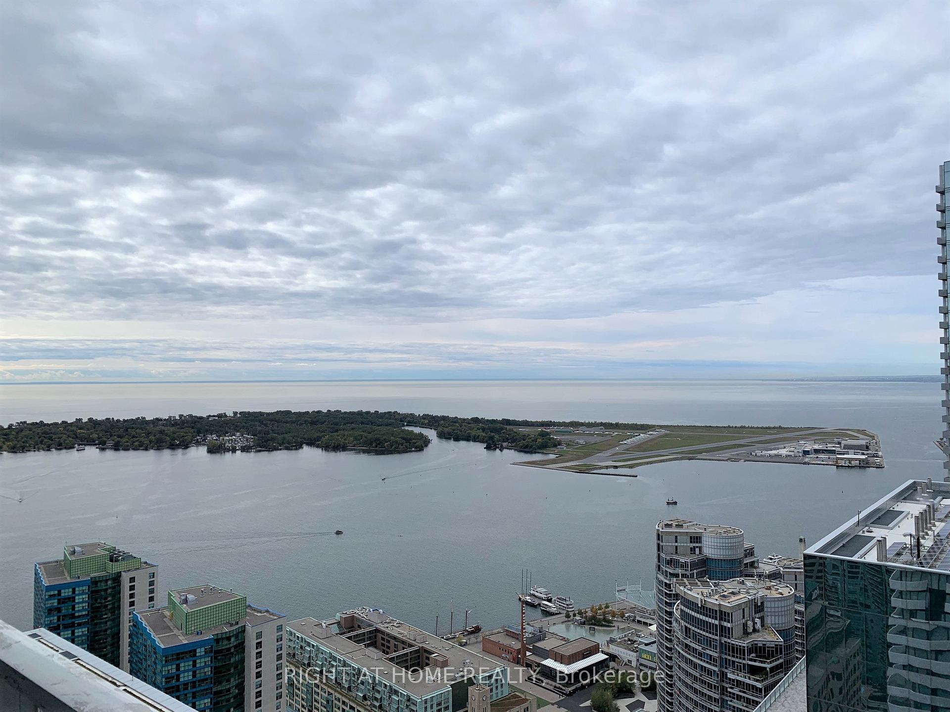 Photo 16 of Unit 5801, 88 Harbour Street, Toronto, Waterfront Communities — HOMEH