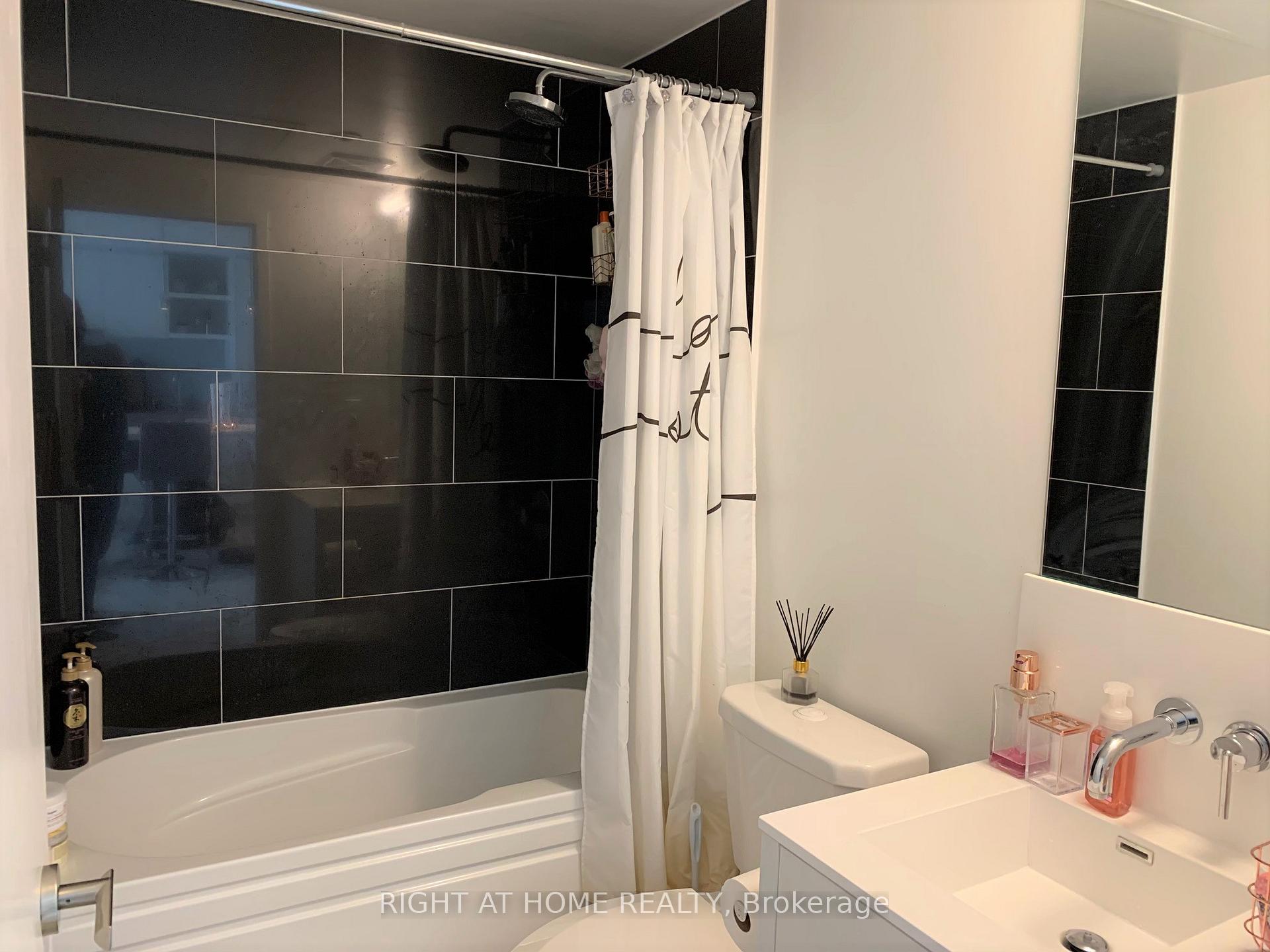 Photo 24 of Unit 5801, 88 Harbour Street, Toronto, Waterfront Communities — HOMEH