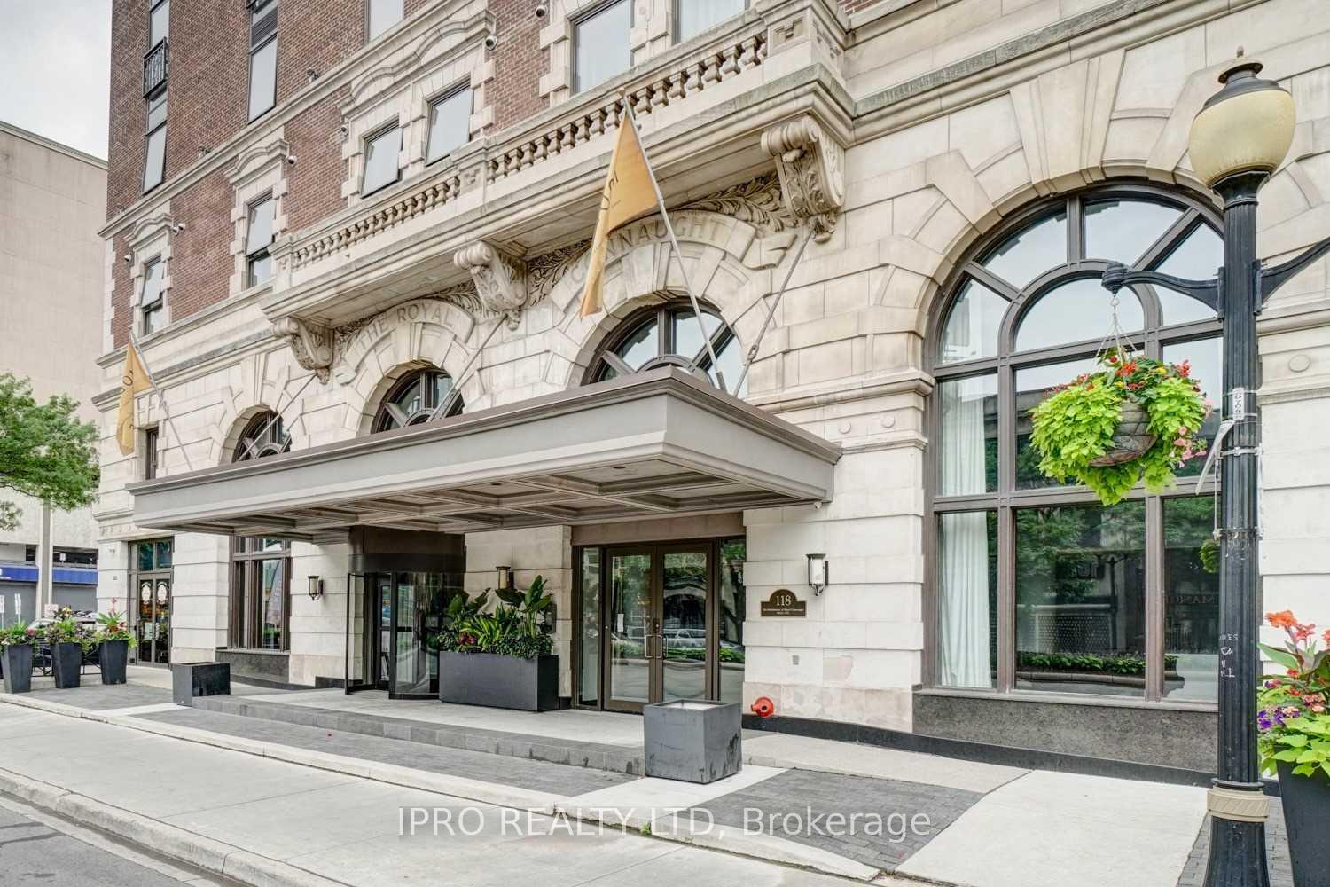 Front of Unit 522, 118 King Street E