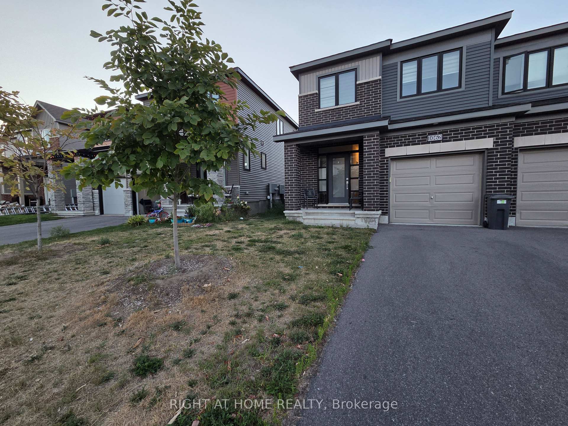 Photo 1 of 1062 Ballyhale Heights, Ottawa, Barrhaven - Half Moon Bay — HOMEH