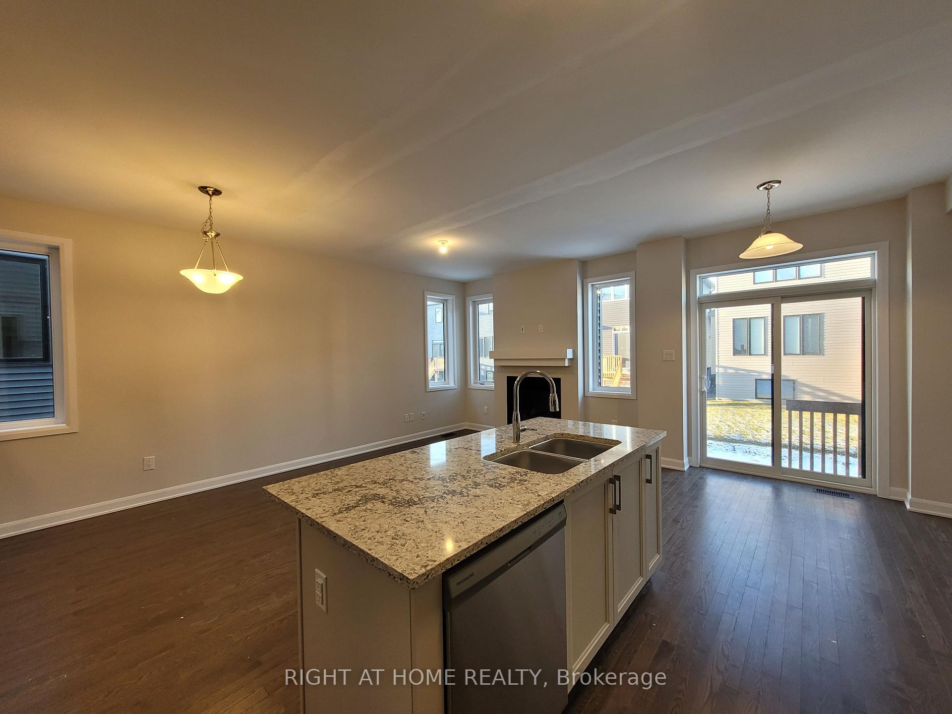 Photo 9 of 1062 Ballyhale Heights, Ottawa, Barrhaven - Half Moon Bay — HOMEH