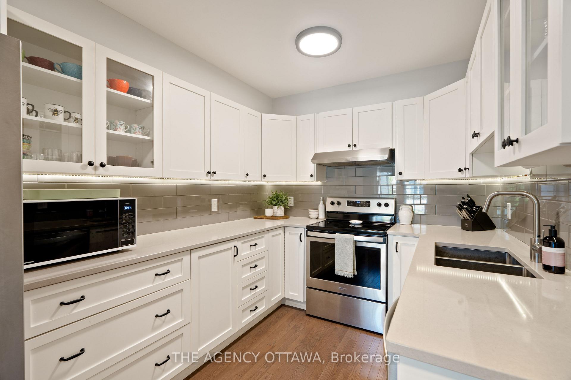 Photo 3 of 42 Kirkstone Private, Ottawa, Barrhaven - Stonebridge — HOMEH