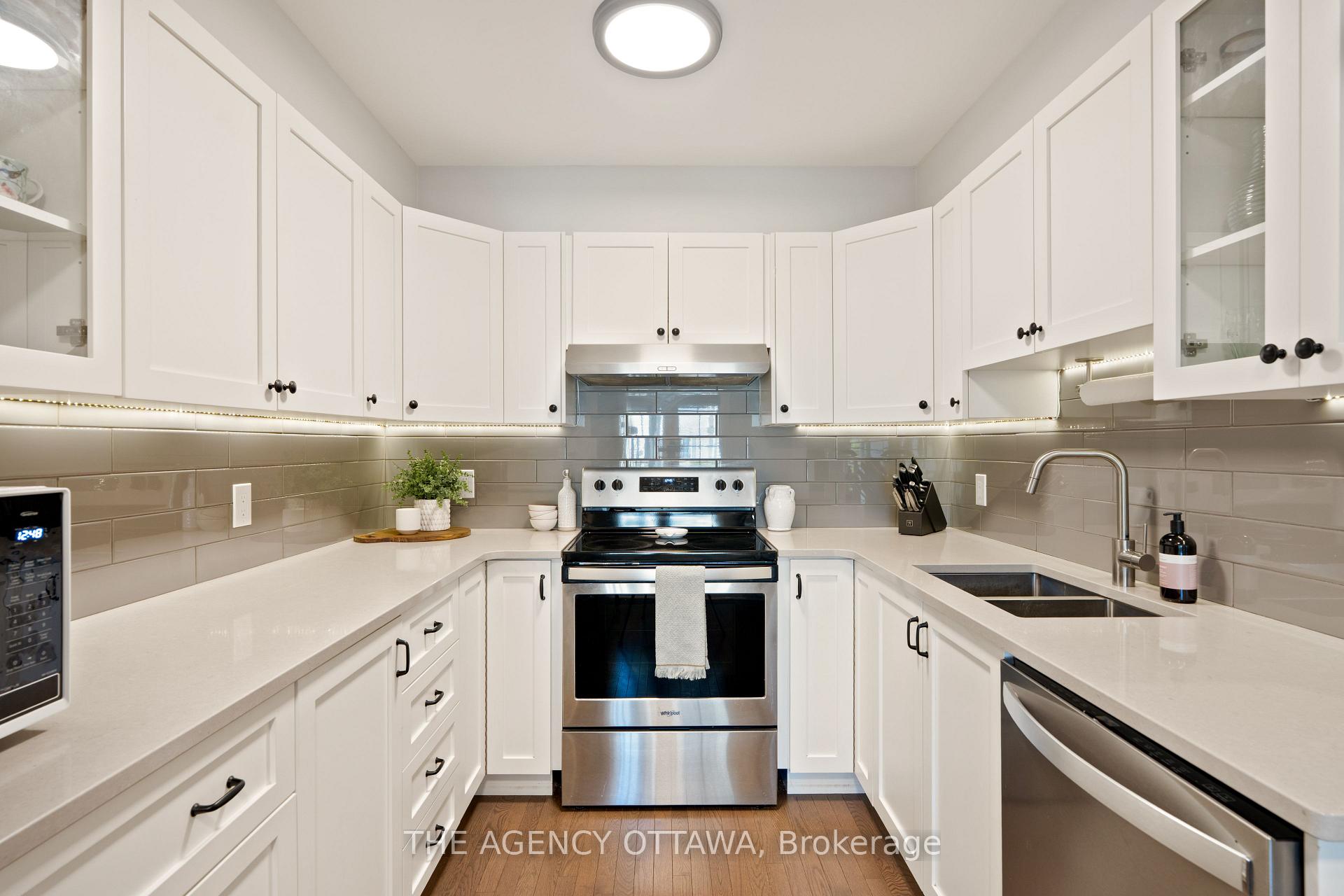 Photo 5 of 42 Kirkstone Private, Ottawa, Barrhaven - Stonebridge — HOMEH