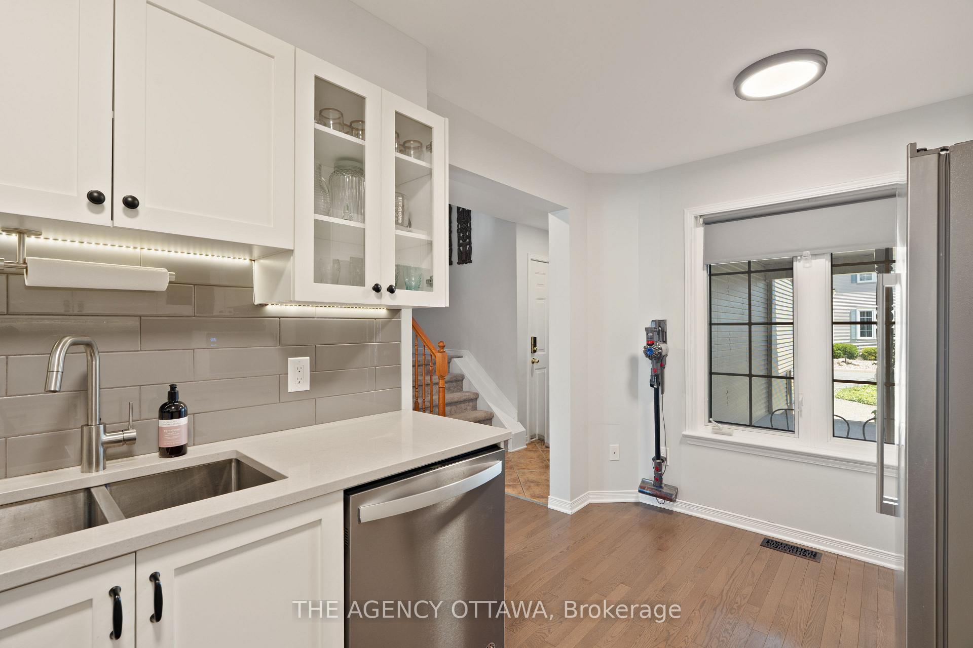 Photo 6 of 42 Kirkstone Private, Ottawa, Barrhaven - Stonebridge — HOMEH