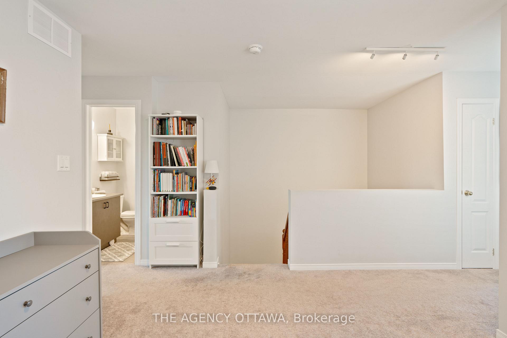 Photo 16 of 42 Kirkstone Private, Ottawa, Barrhaven - Stonebridge — HOMEH