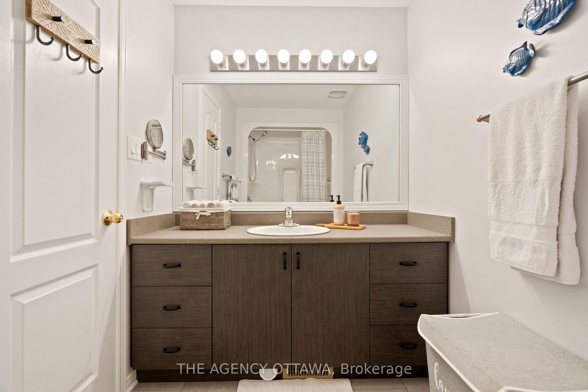 Photo 22 of 42 Kirkstone Private, Ottawa, Barrhaven - Stonebridge — HOMEH