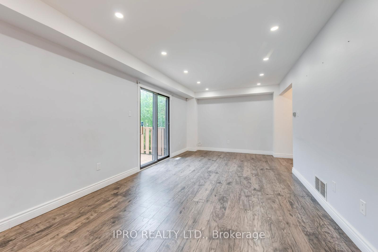 Photo 4 of 7 Wright Crescent, Ajax, Central — HOMEH