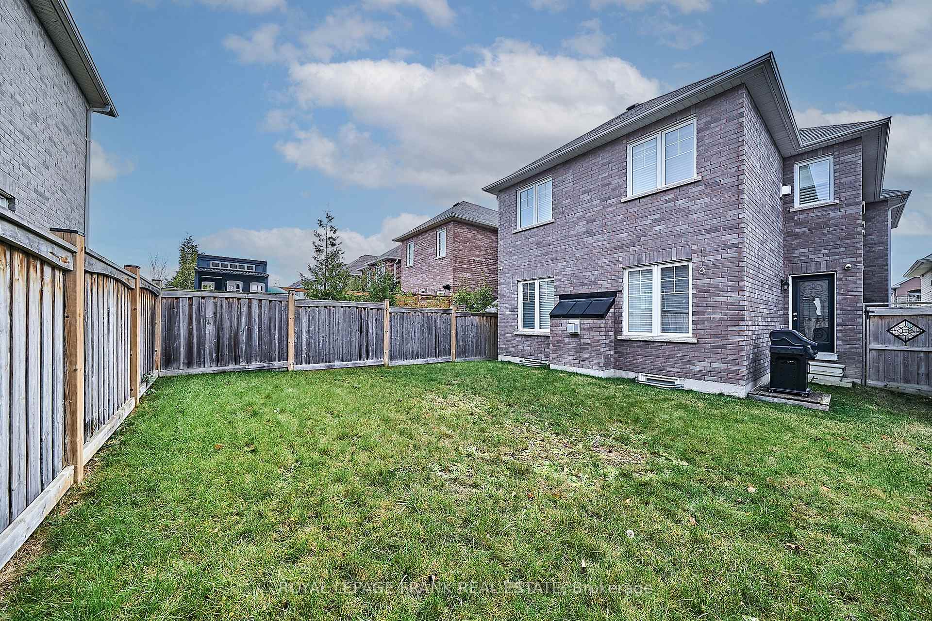 Photo 32 of 83 Sharplin Drive, Ajax, South East — HOMEH