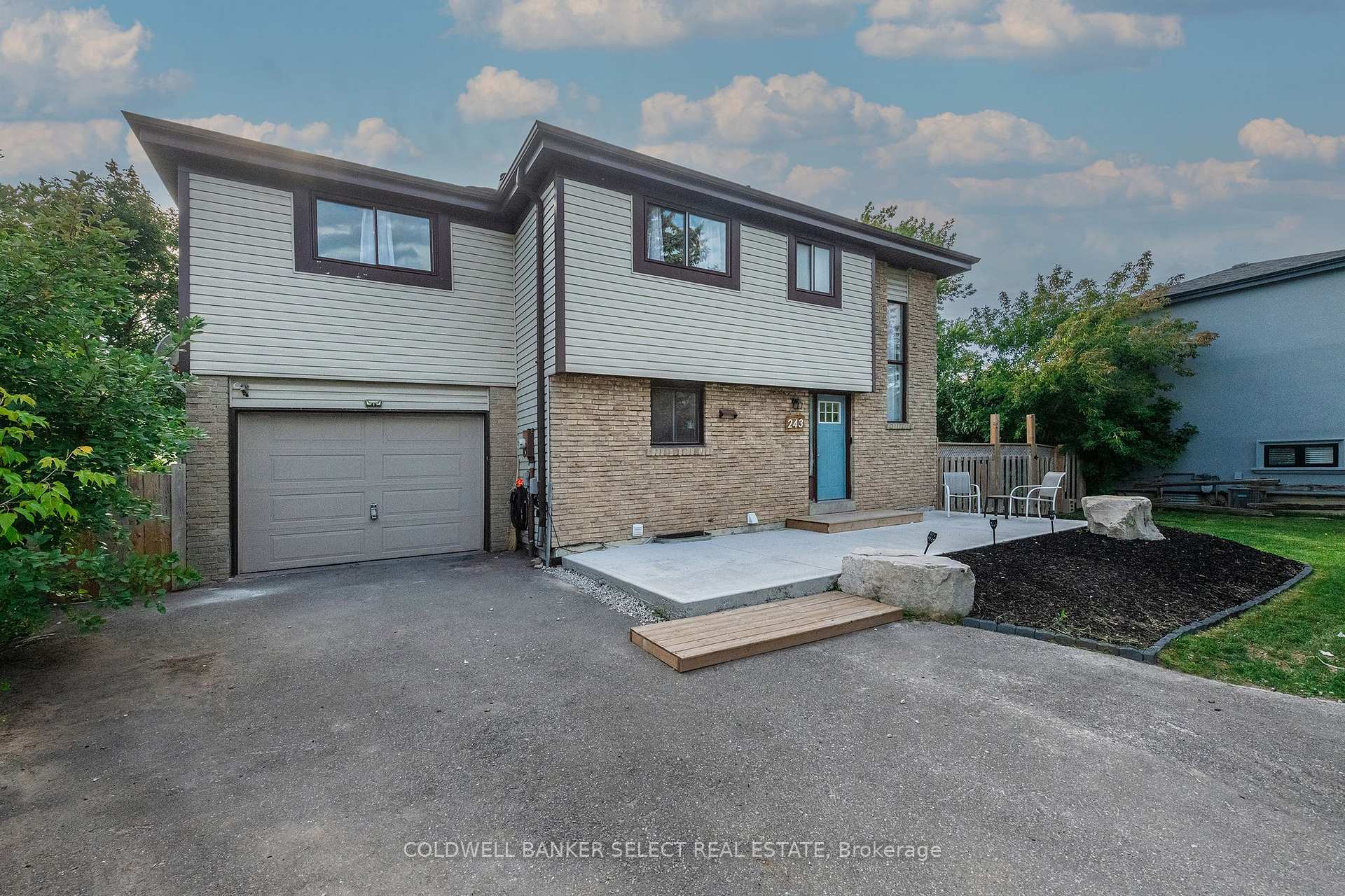 Photo 1 of 243 Leavens Court, Caledon, Bolton East — HOMEH
