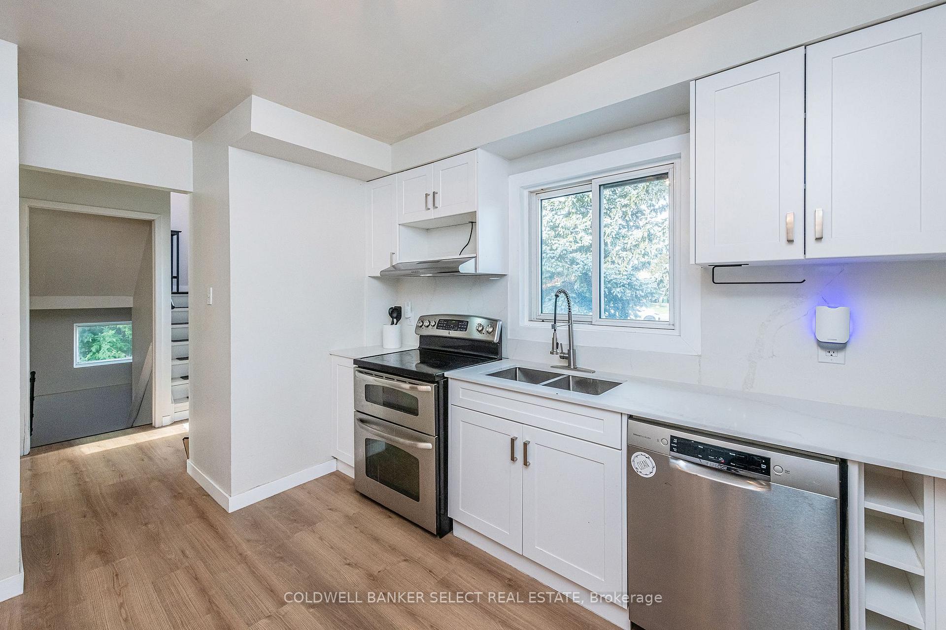 Photo 4 of 243 Leavens Court, Caledon, Bolton East — HOMEH