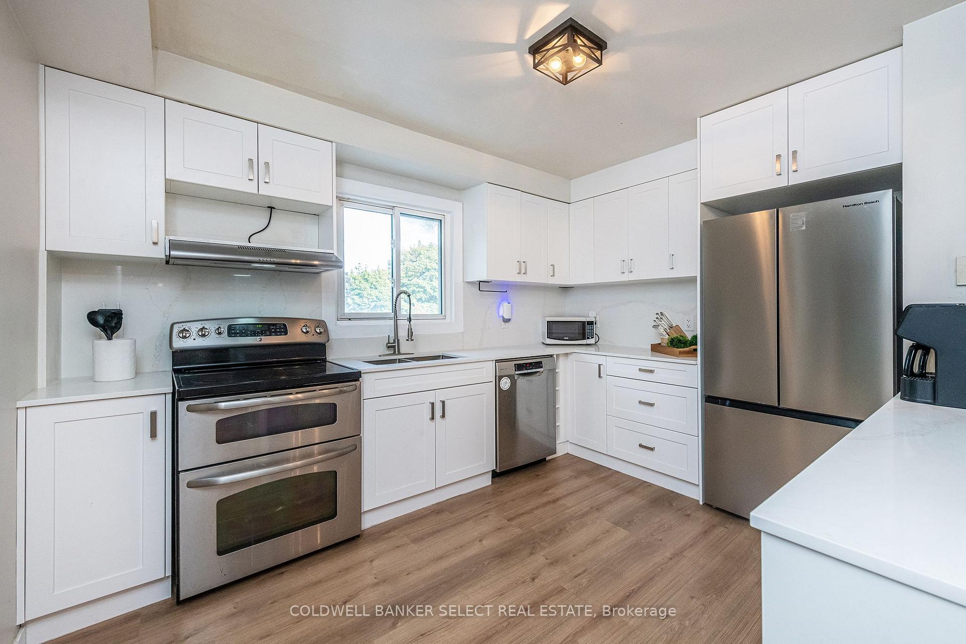 Photo 5 of 243 Leavens Court, Caledon, Bolton East — HOMEH