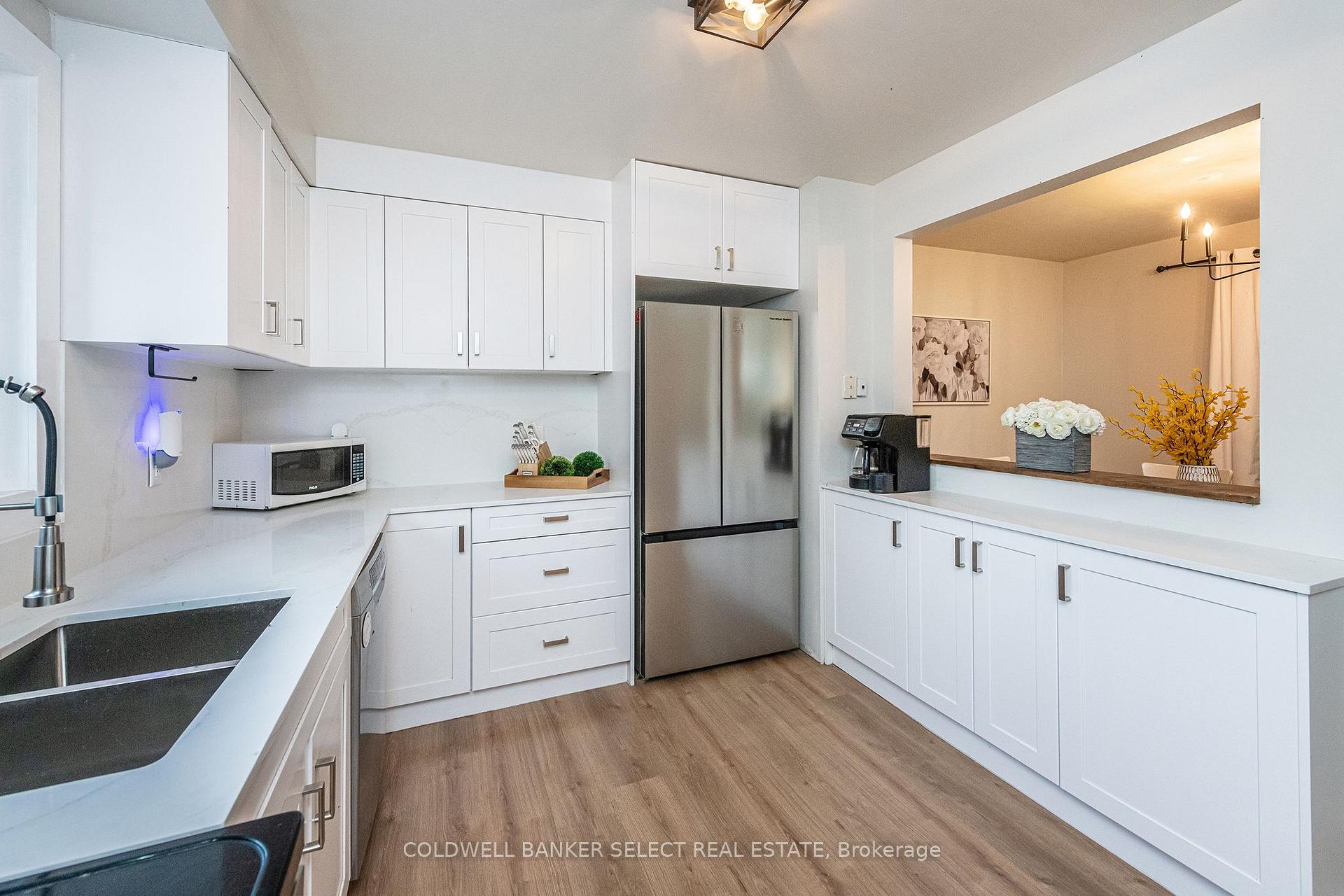 Photo 3 of 243 Leavens Court, Caledon, Bolton East — HOMEH