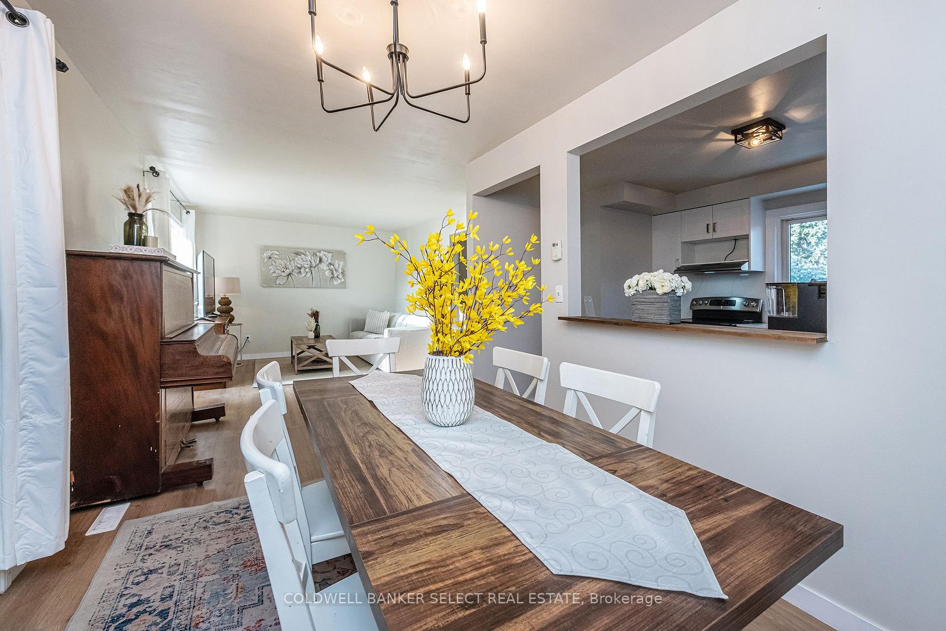 Photo 8 of 243 Leavens Court, Caledon, Bolton East — HOMEH