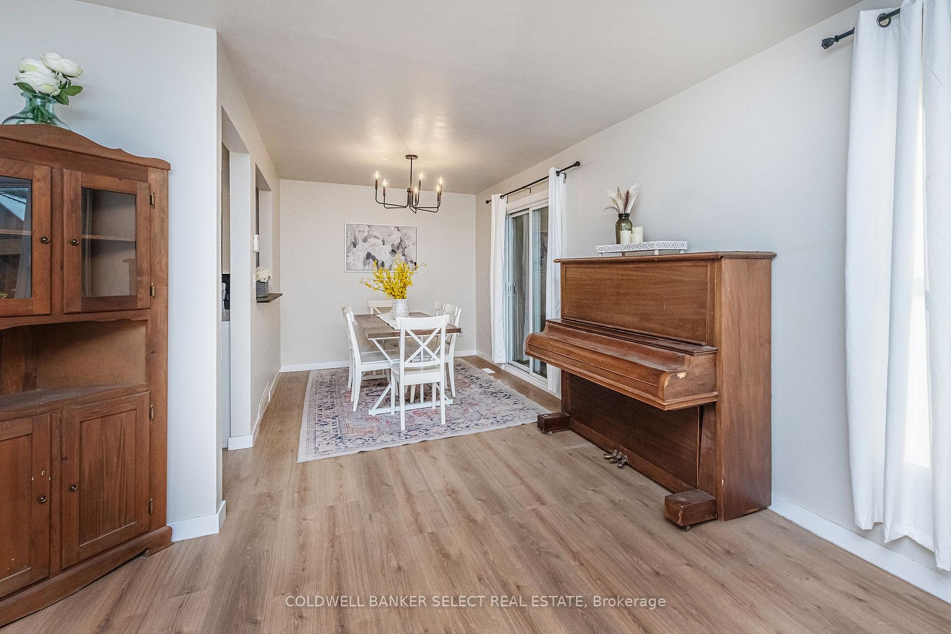 Photo 10 of 243 Leavens Court, Caledon, Bolton East — HOMEH