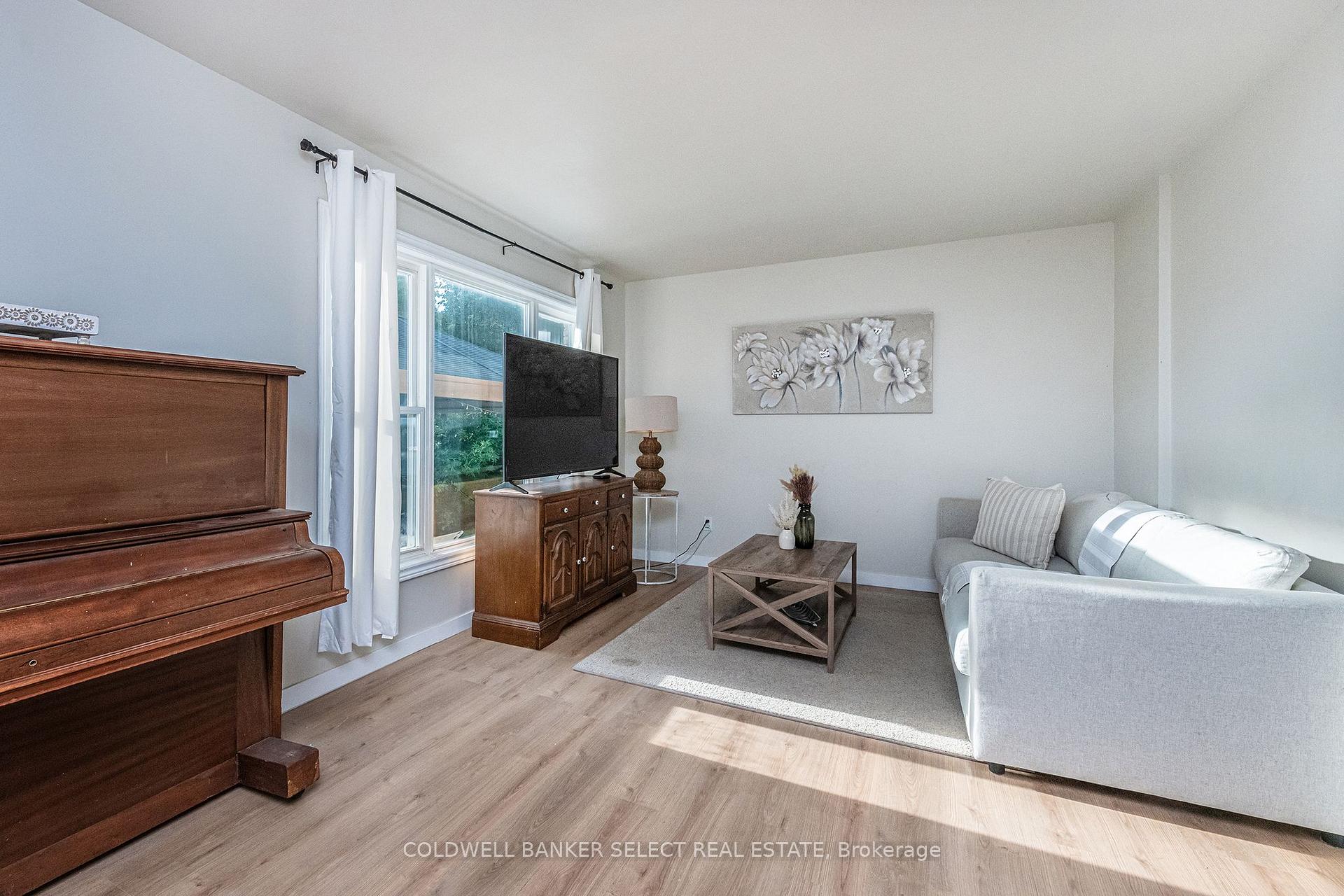 Photo 7 of 243 Leavens Court, Caledon, Bolton East — HOMEH